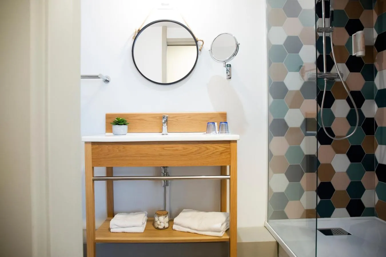 Shower in Hotel Port Marine