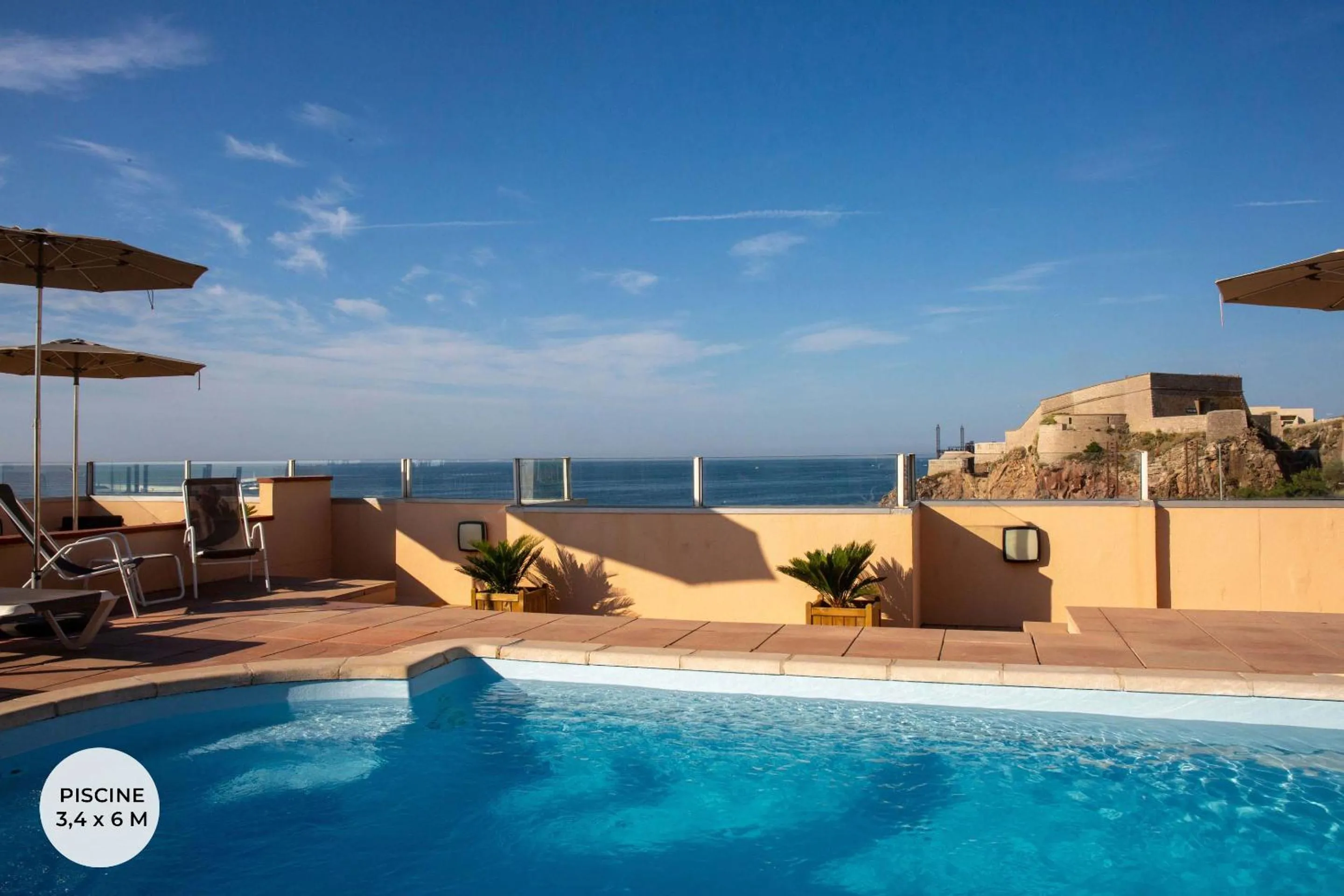 Swimming pool in Hotel Port Marine