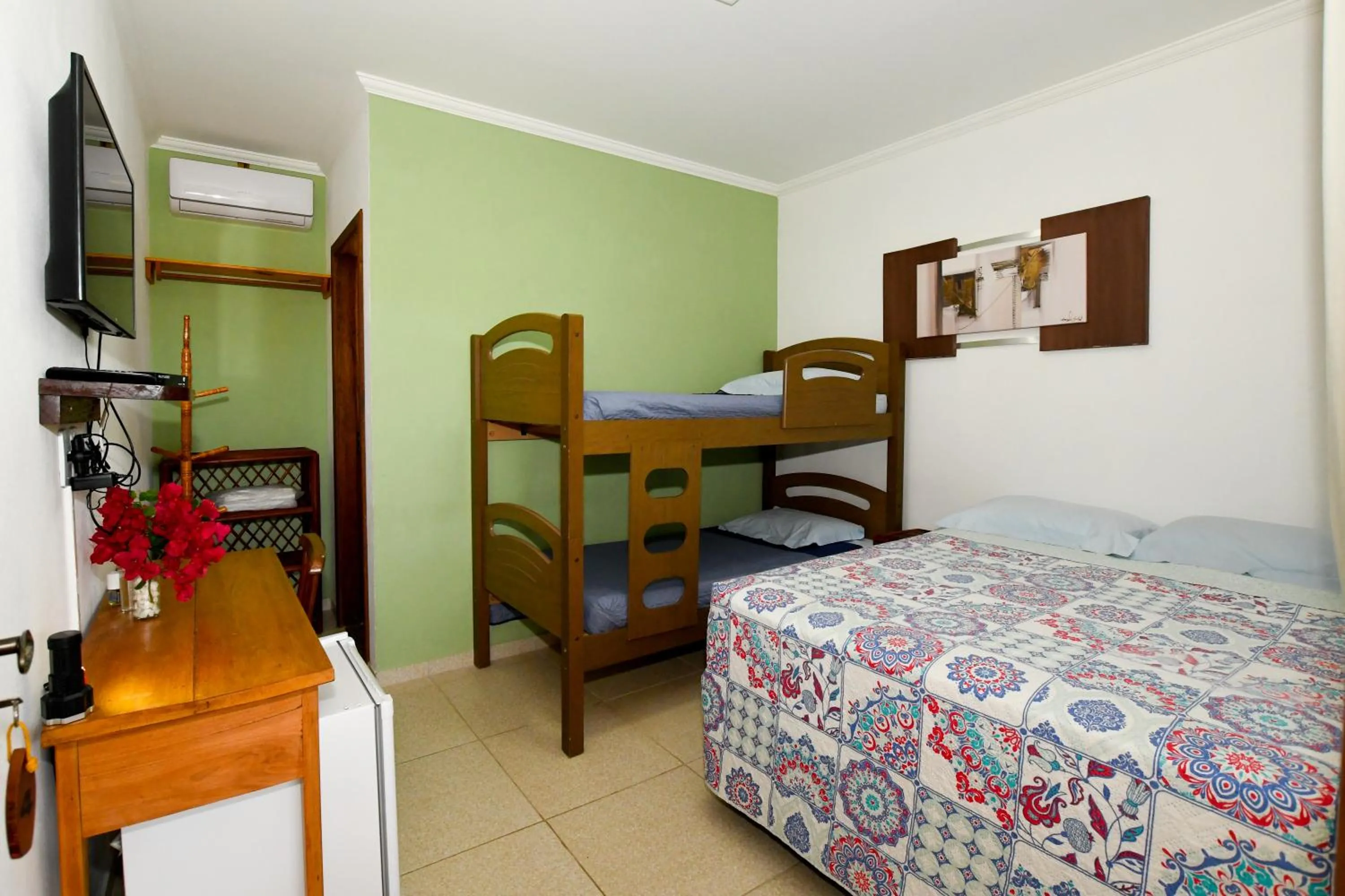 Property building, Bed in Pousada Cantinho de Taipu