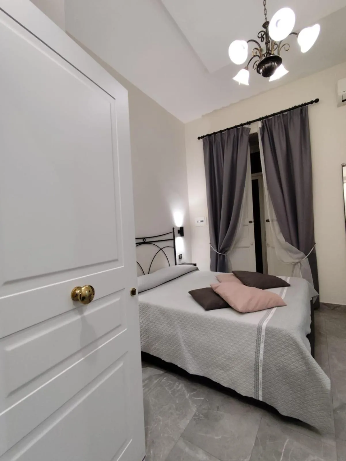 Bed in Botanic Charm