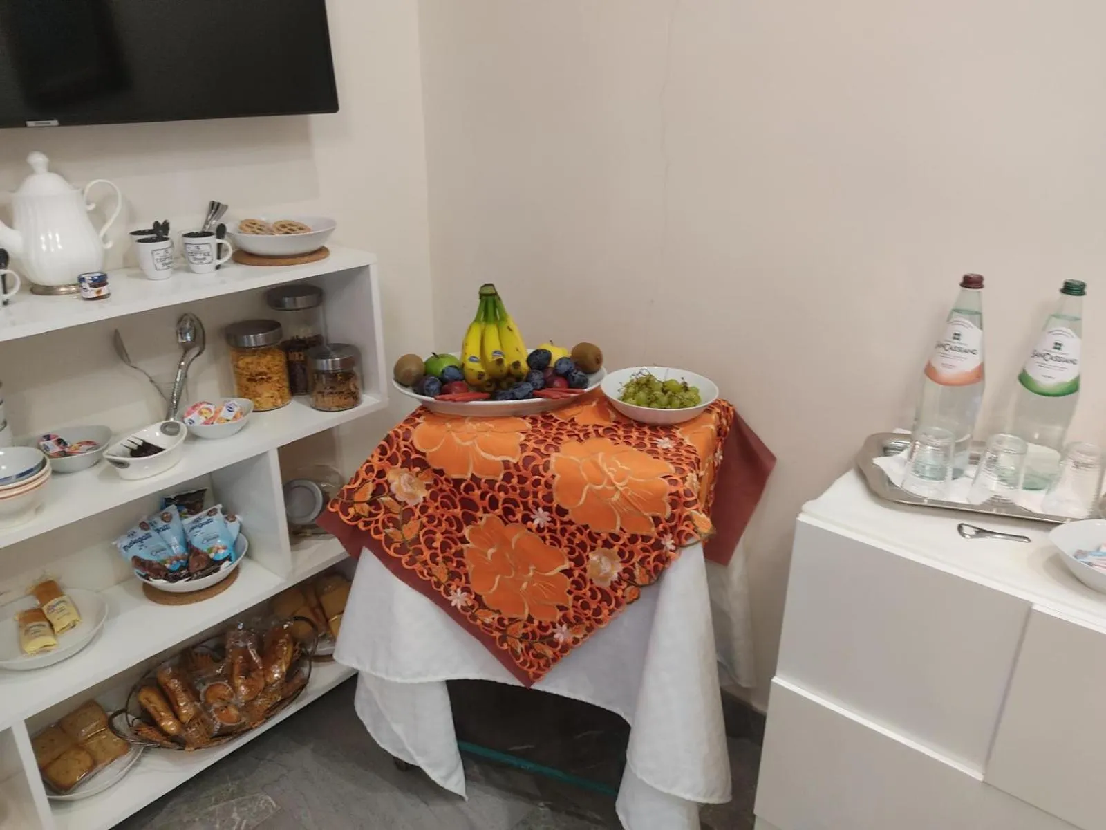 Breakfast in Botanic Charm