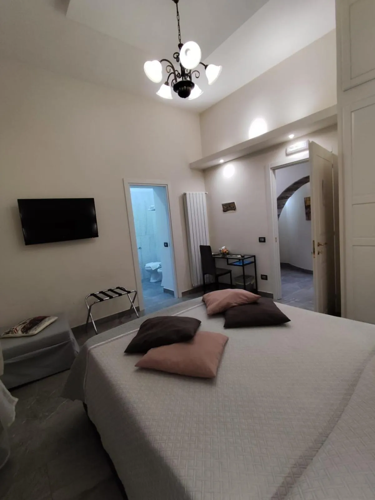 Bed in Botanic Charm