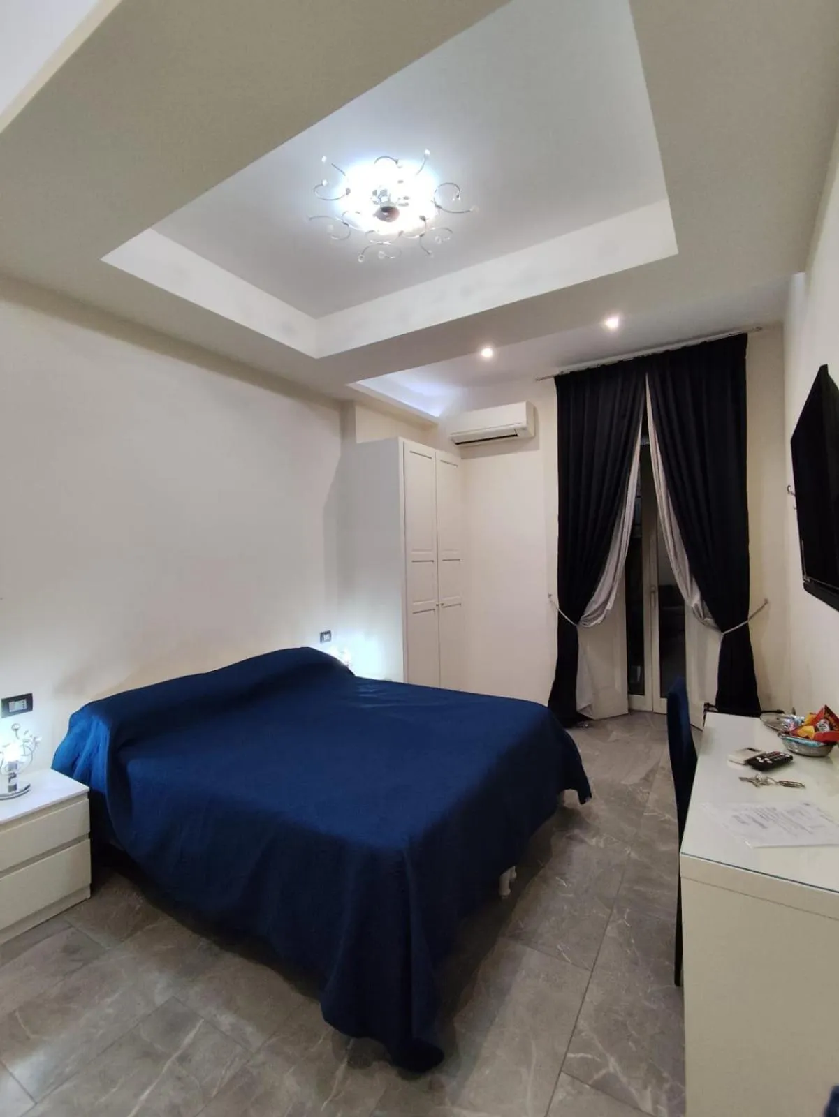 Bed in Botanic Charm