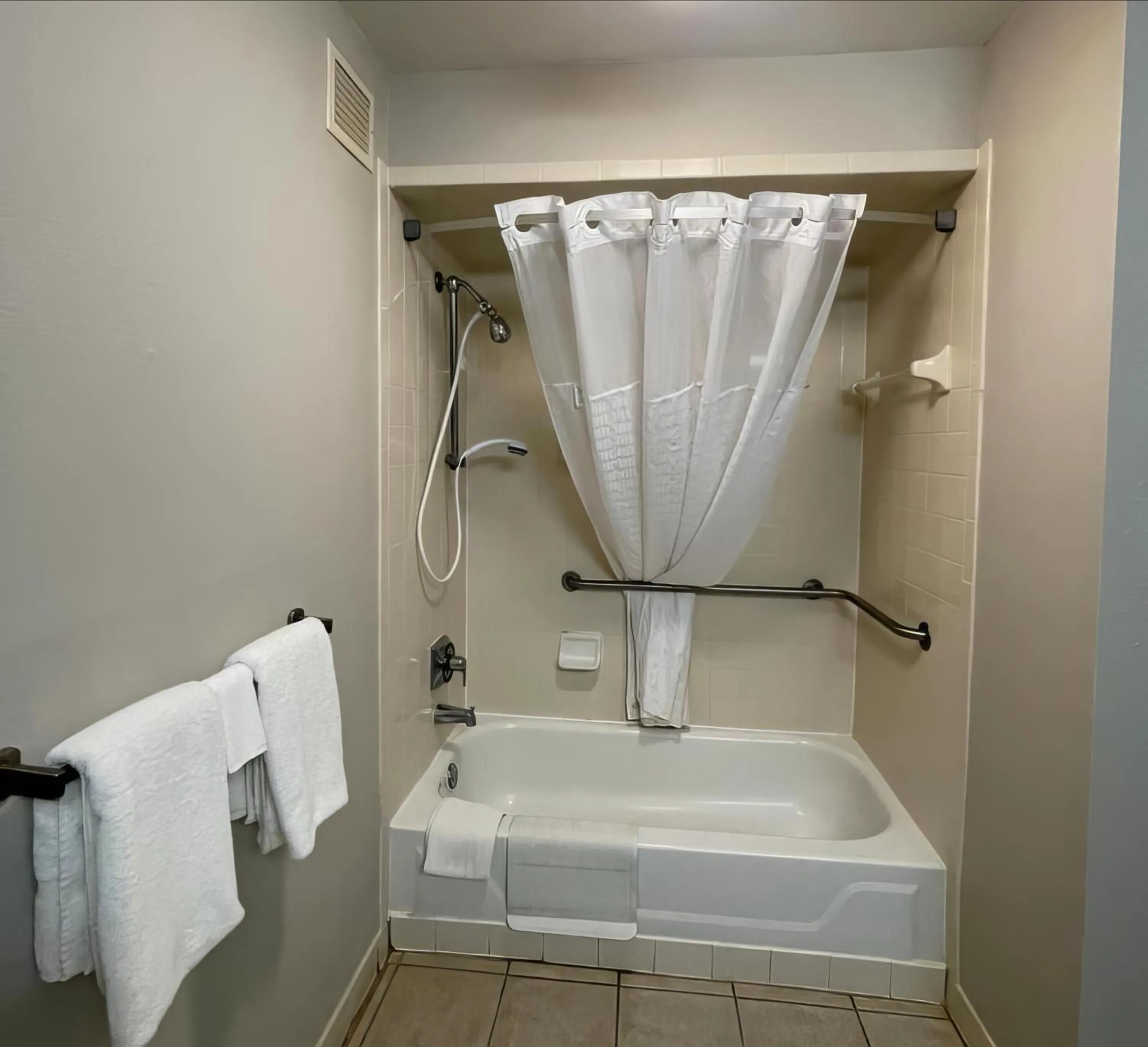 Bathroom in Days Inn by Wyndham Lake Park/Valdosta