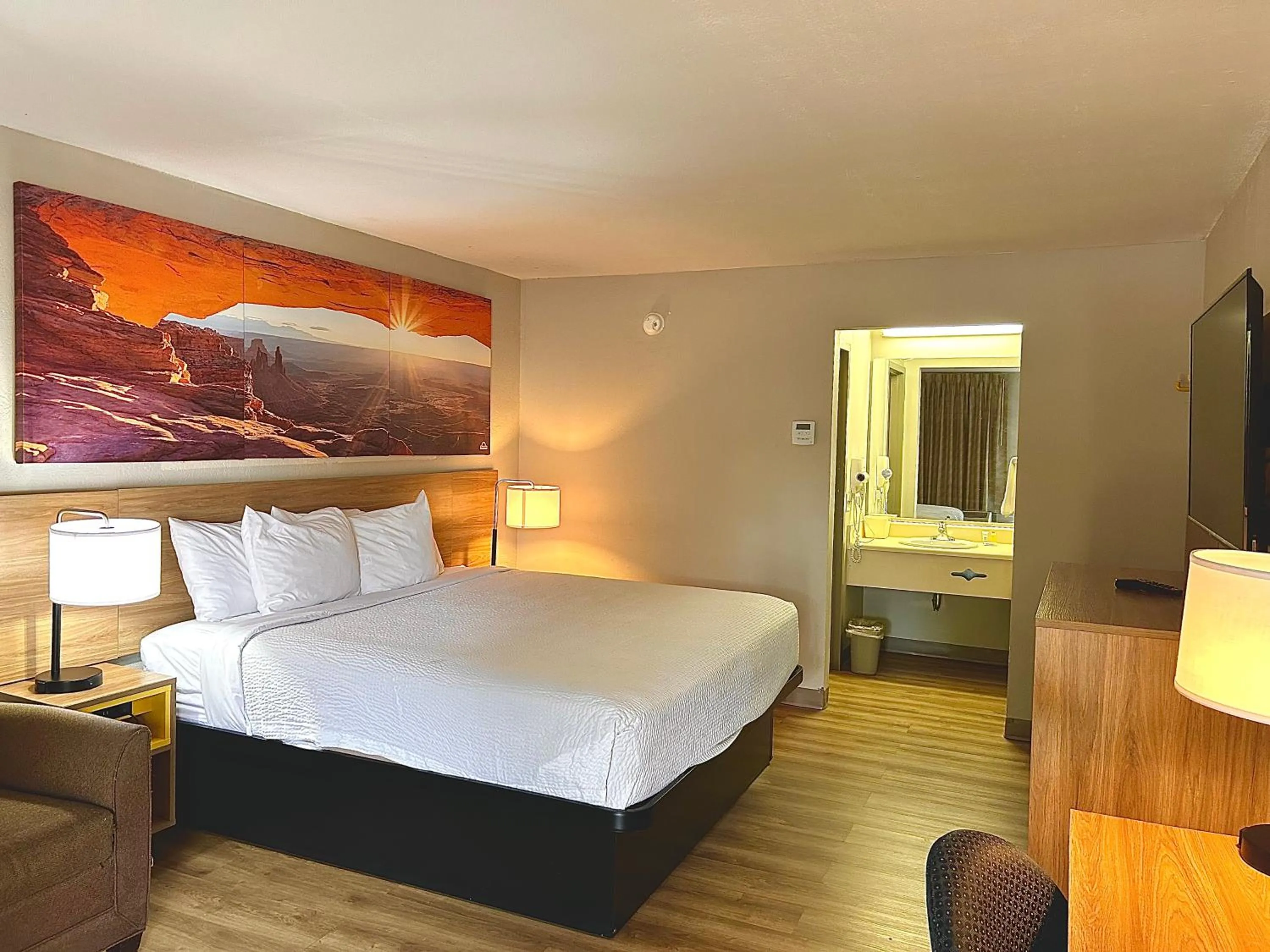 Bed in Days Inn by Wyndham Lake Park/Valdosta