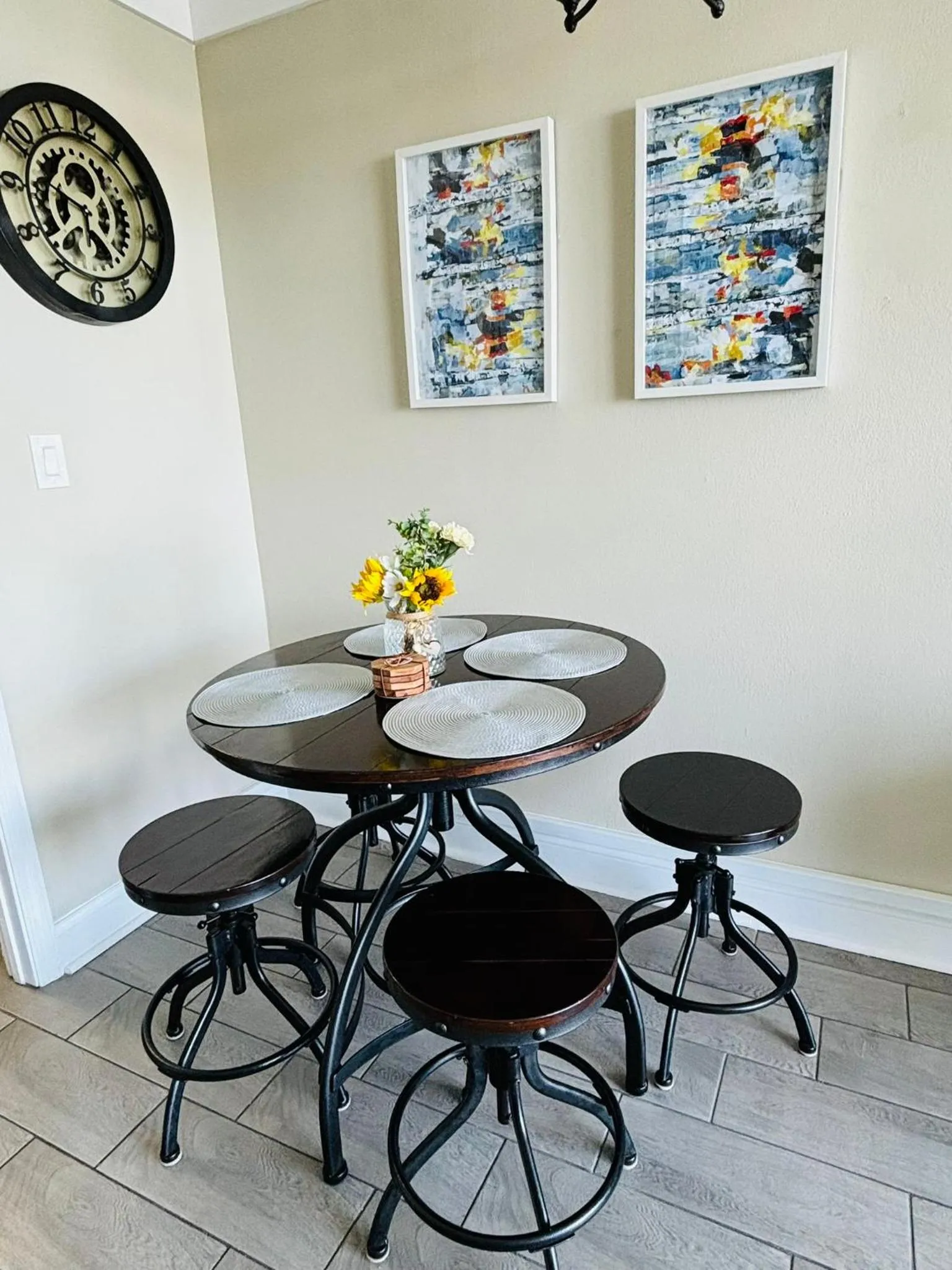 Dining area in Beach Daze Oceanfront Great Location