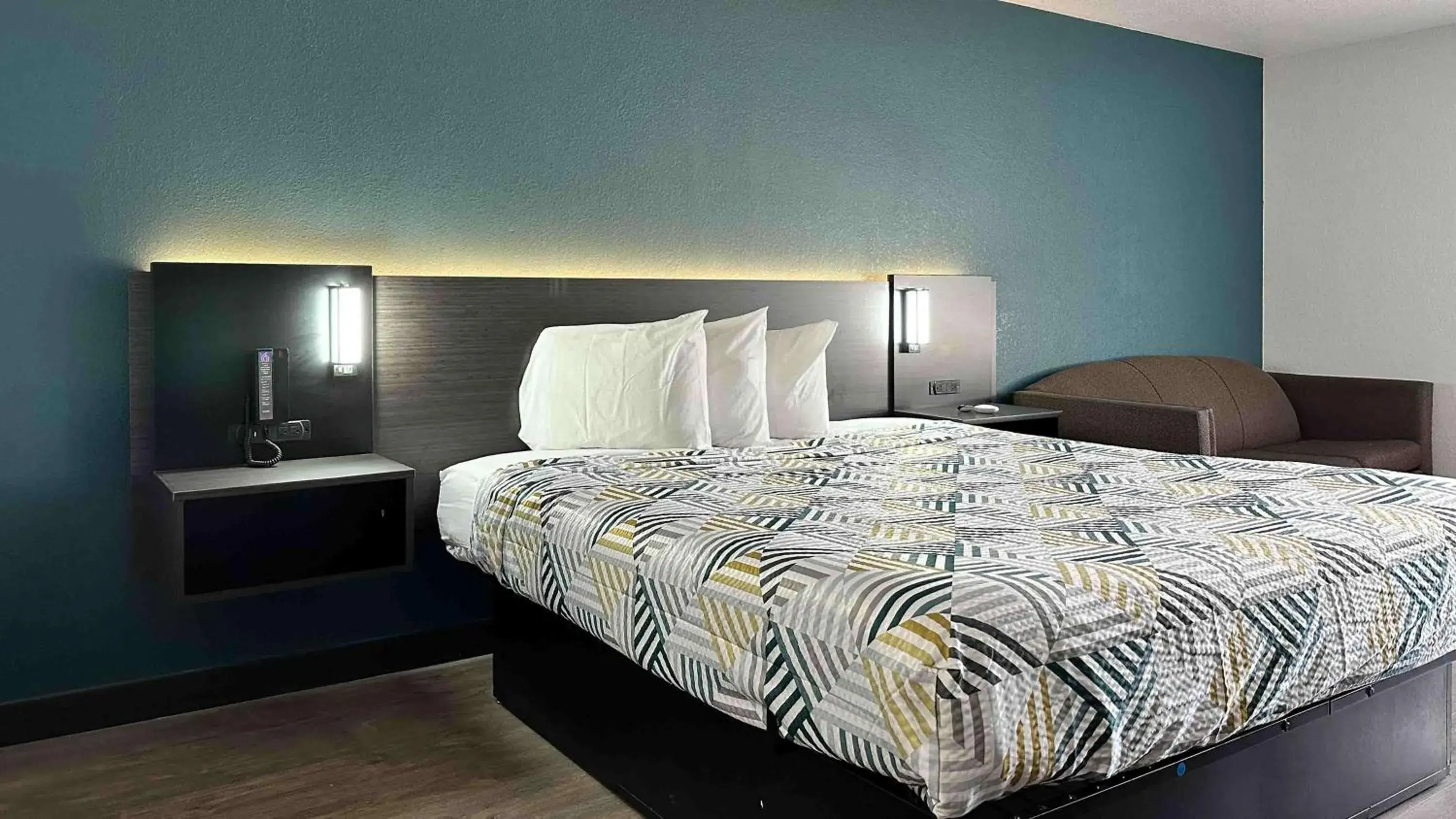 Double Room - Non-Smoking in Motel 6-Lebec, CA Double Room - Non-Smoking in Motel 6-Lebec, CA