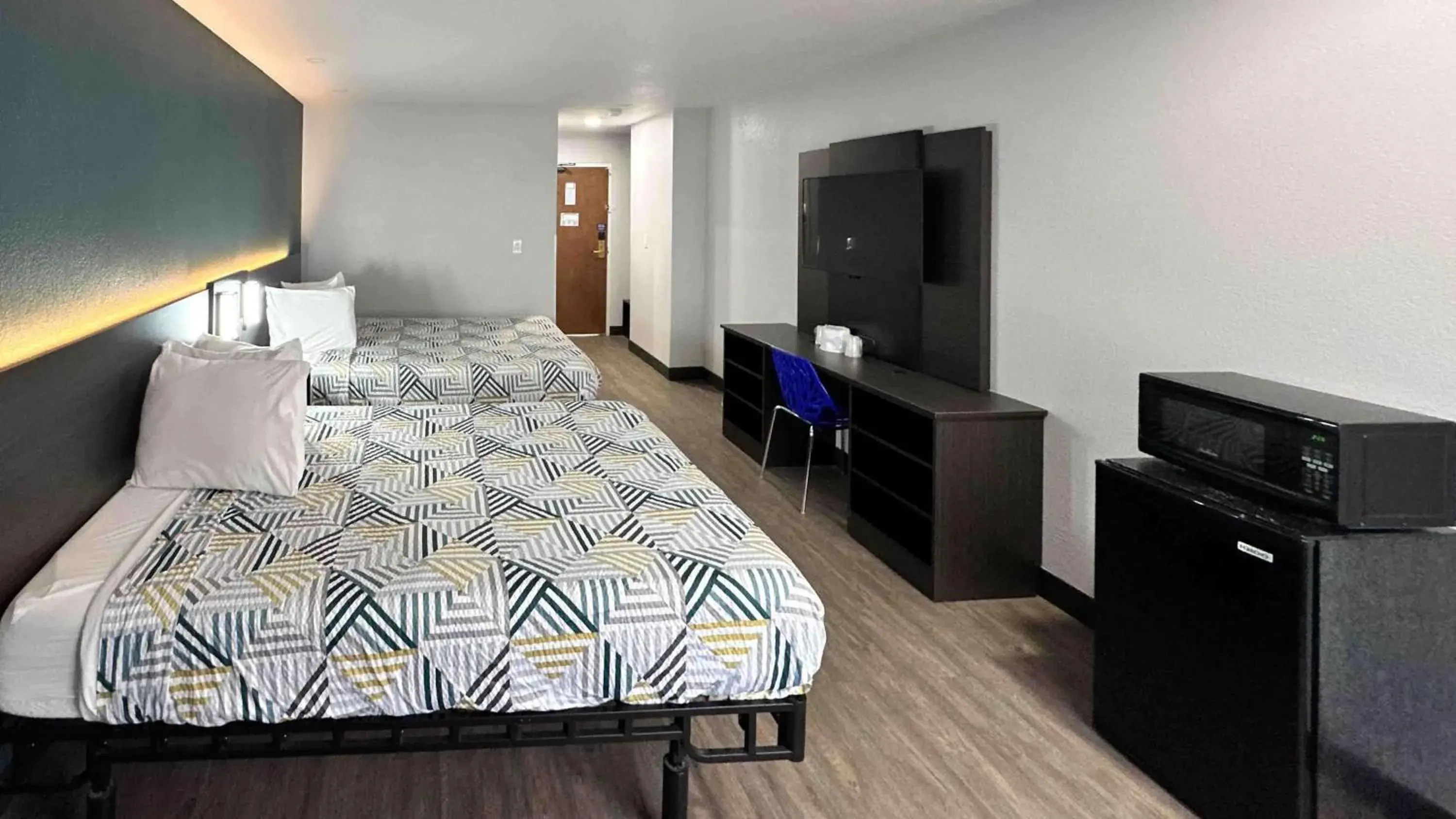 Bedroom, Bed in Motel 6-Lebec, CA Bedroom, Bed in Motel 6-Lebec, CA