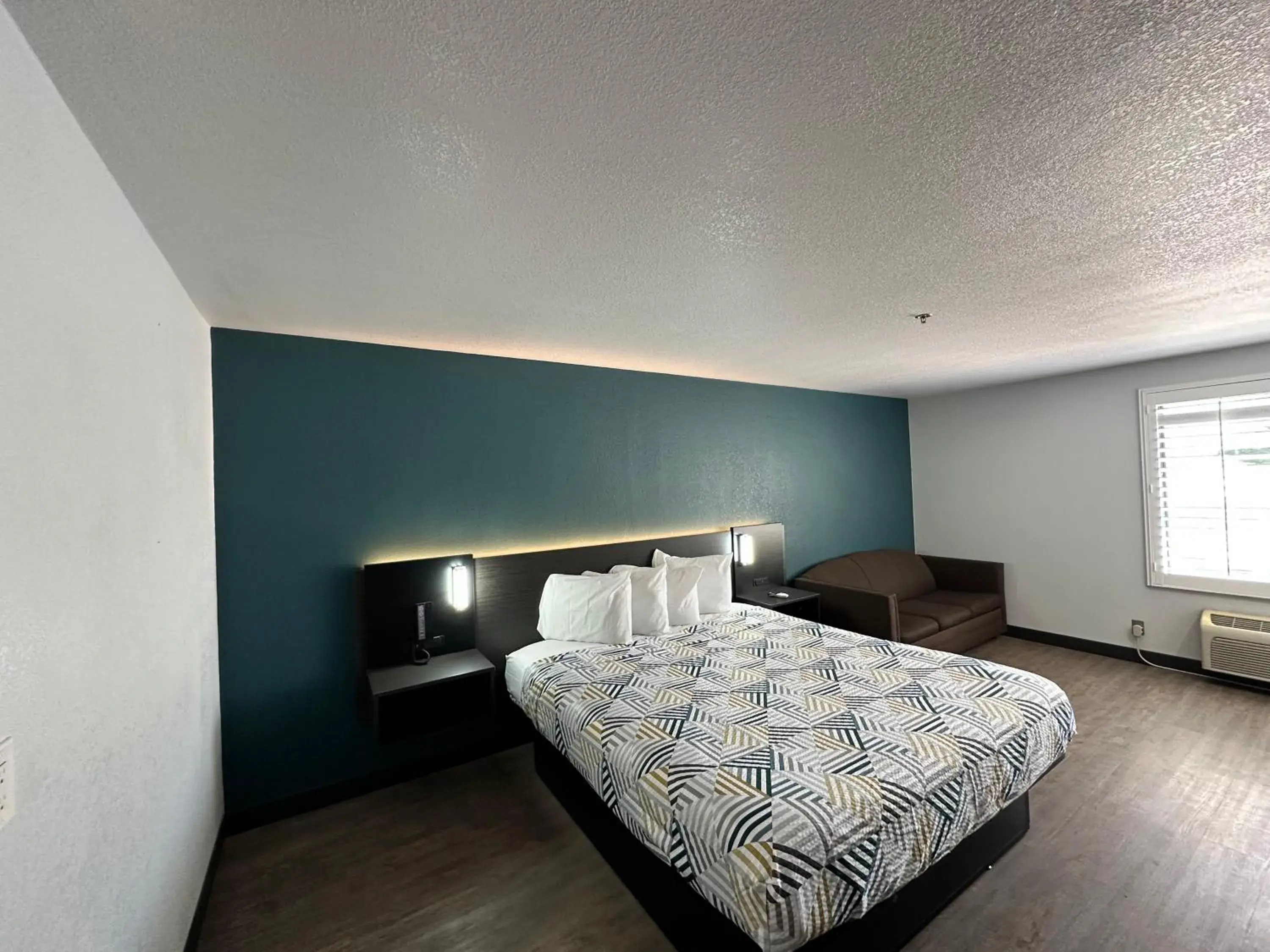 Bed in Motel 6-Lebec, CA Bed in Motel 6-Lebec, CA