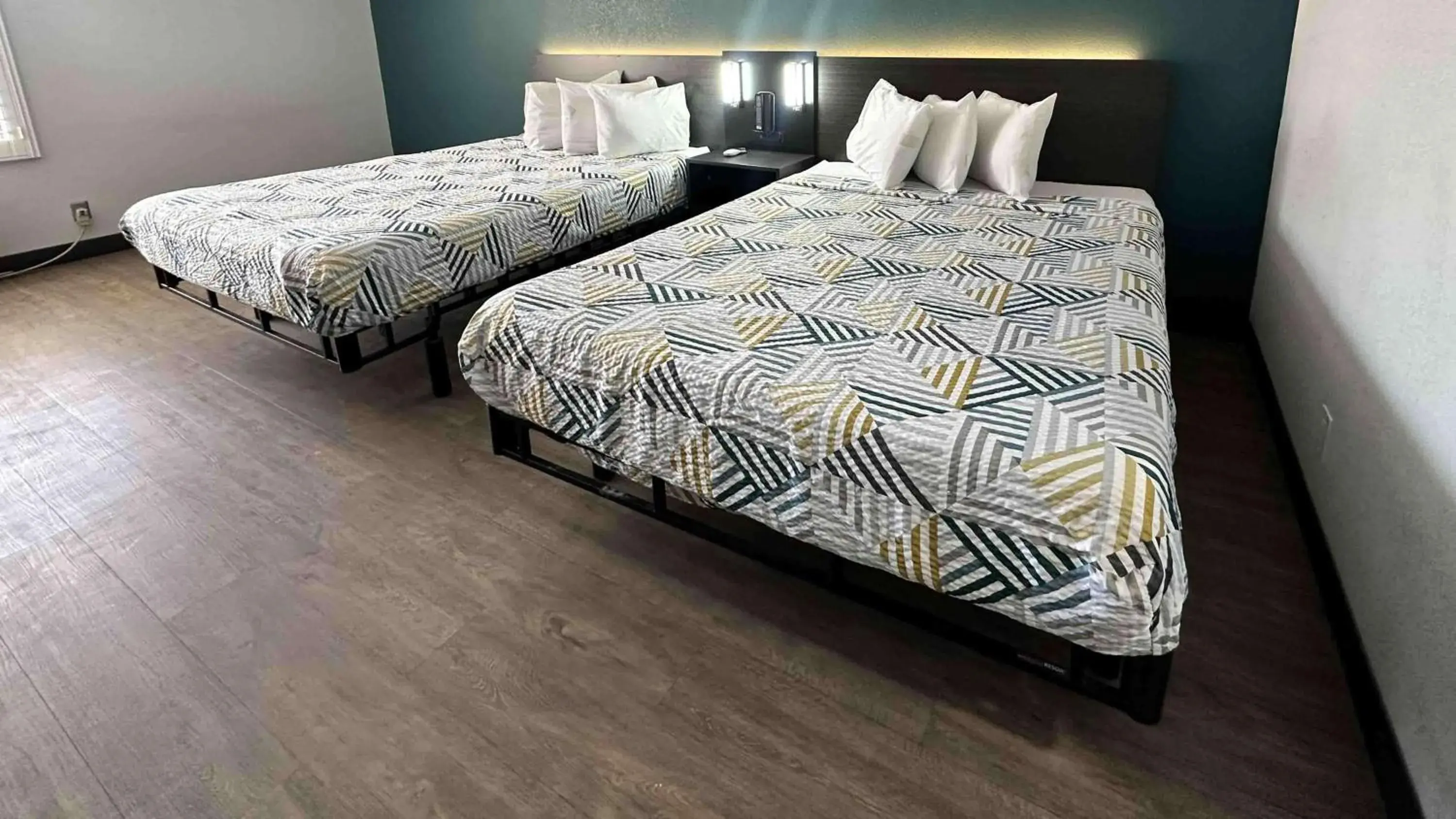 Queen Room with Two Queen Beds - Non-Smoking in Motel 6-Lebec, CA Queen Room with Two Queen Beds - Non-Smoking in Motel 6-Lebec, CA