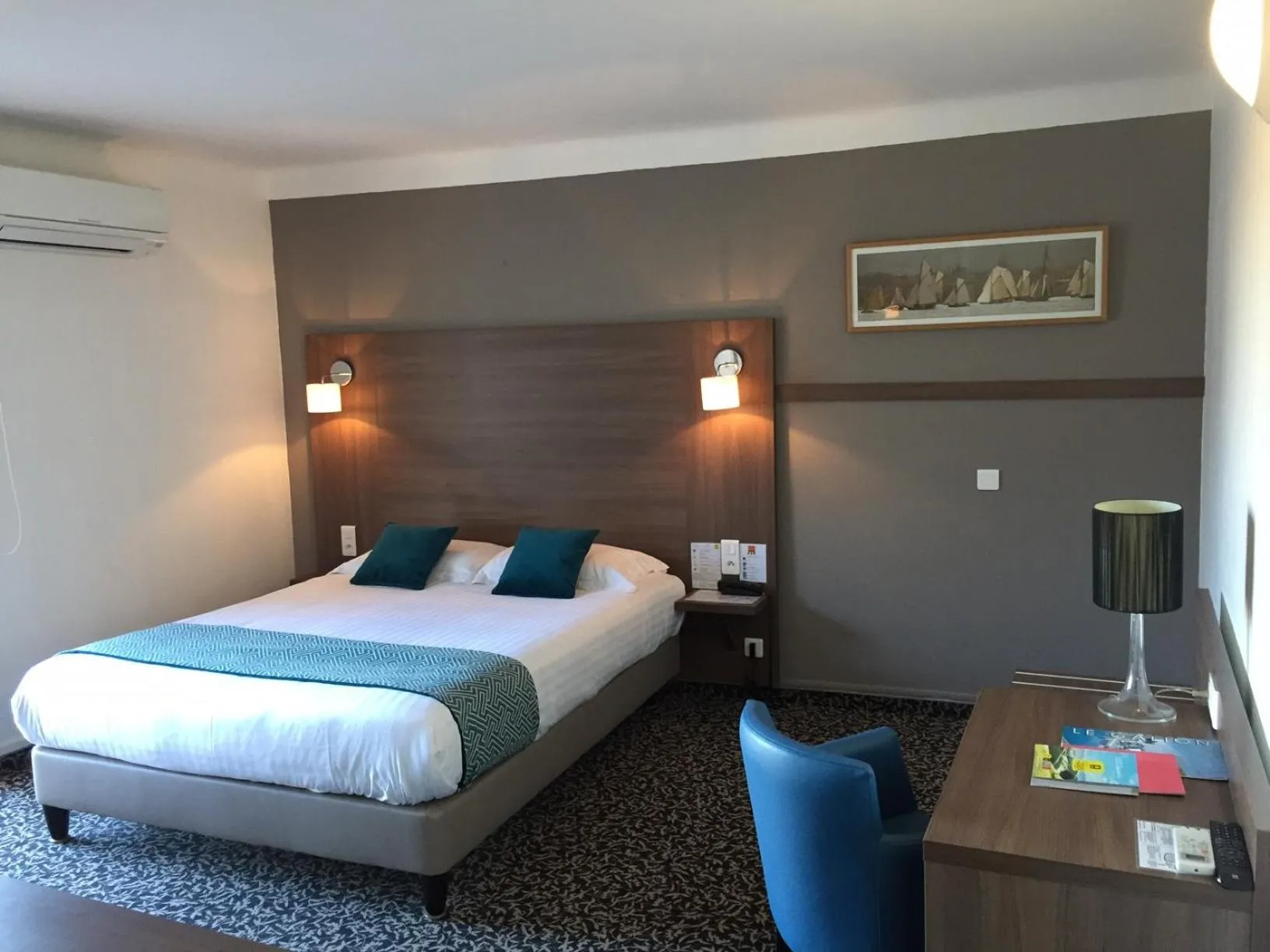 Bedroom, Bed in Le Galion Hotel et Restaurant Canet Plage - Logis