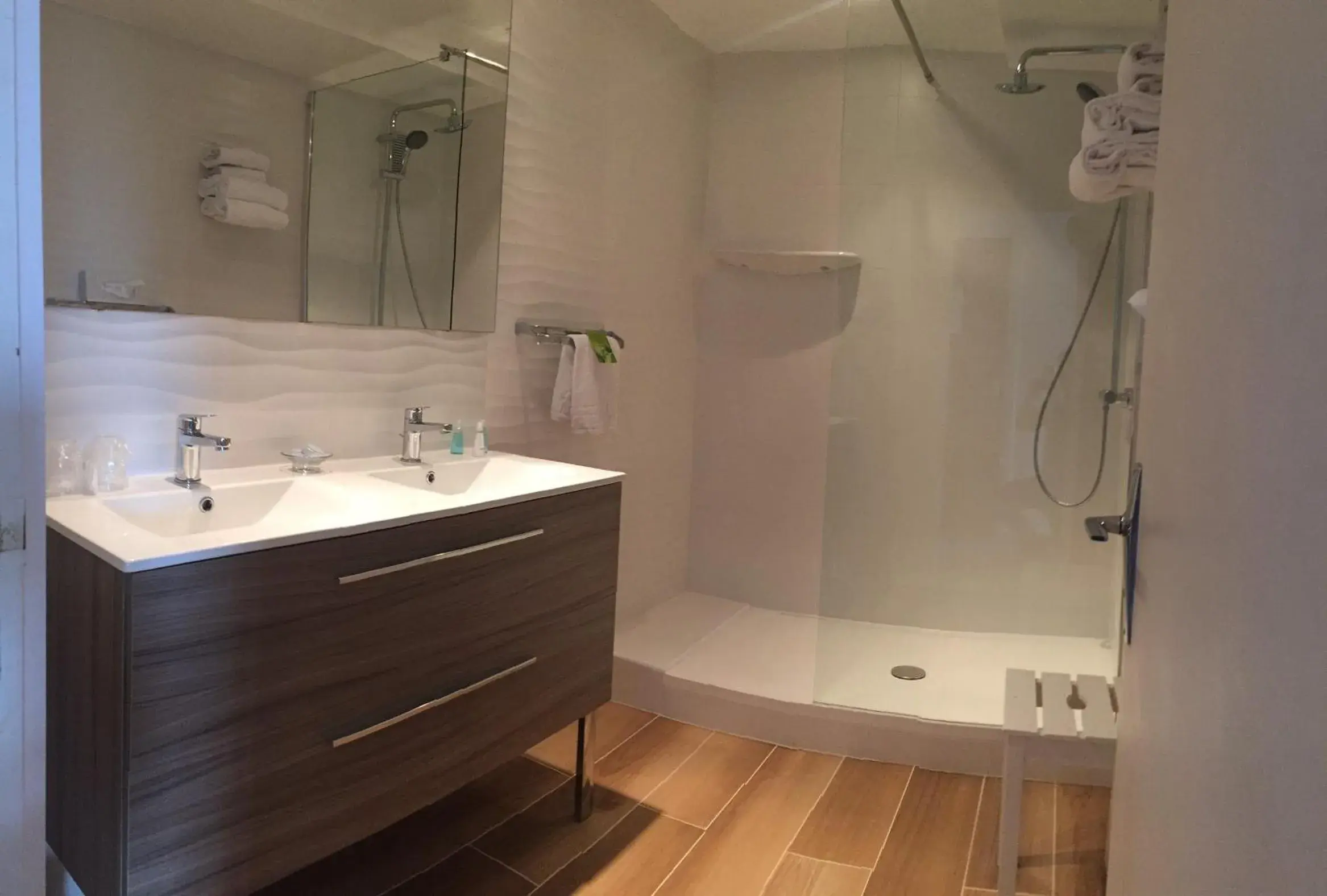 Superior Triple Room Galion in Le Galion Hotel et Restaurant Canet Plage - Logis Superior Triple Room Galion in Le Galion Hotel et Restaurant Canet Plage - Logis