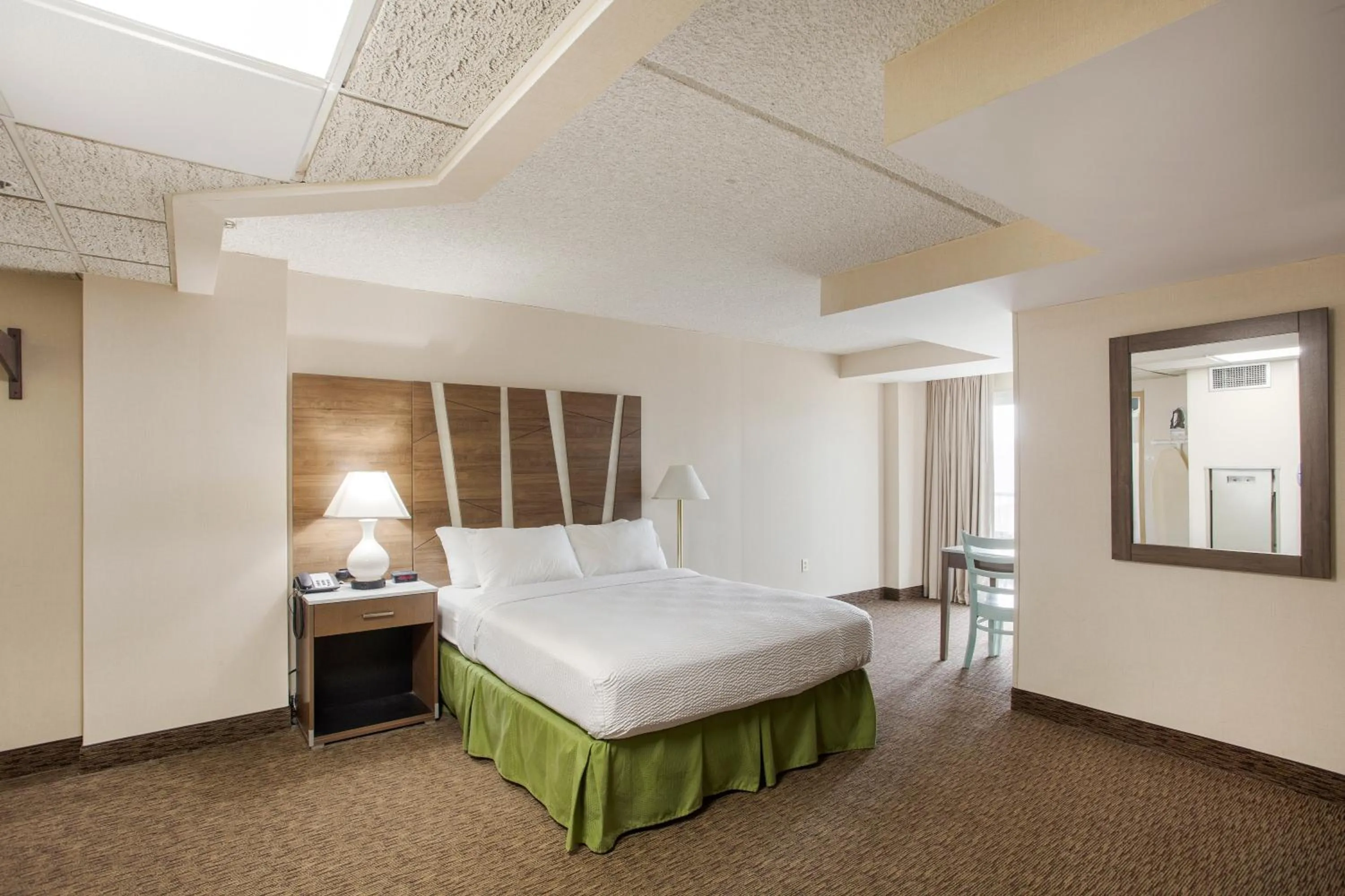 Bedroom, Bed in Americana Hotel Boardwalk