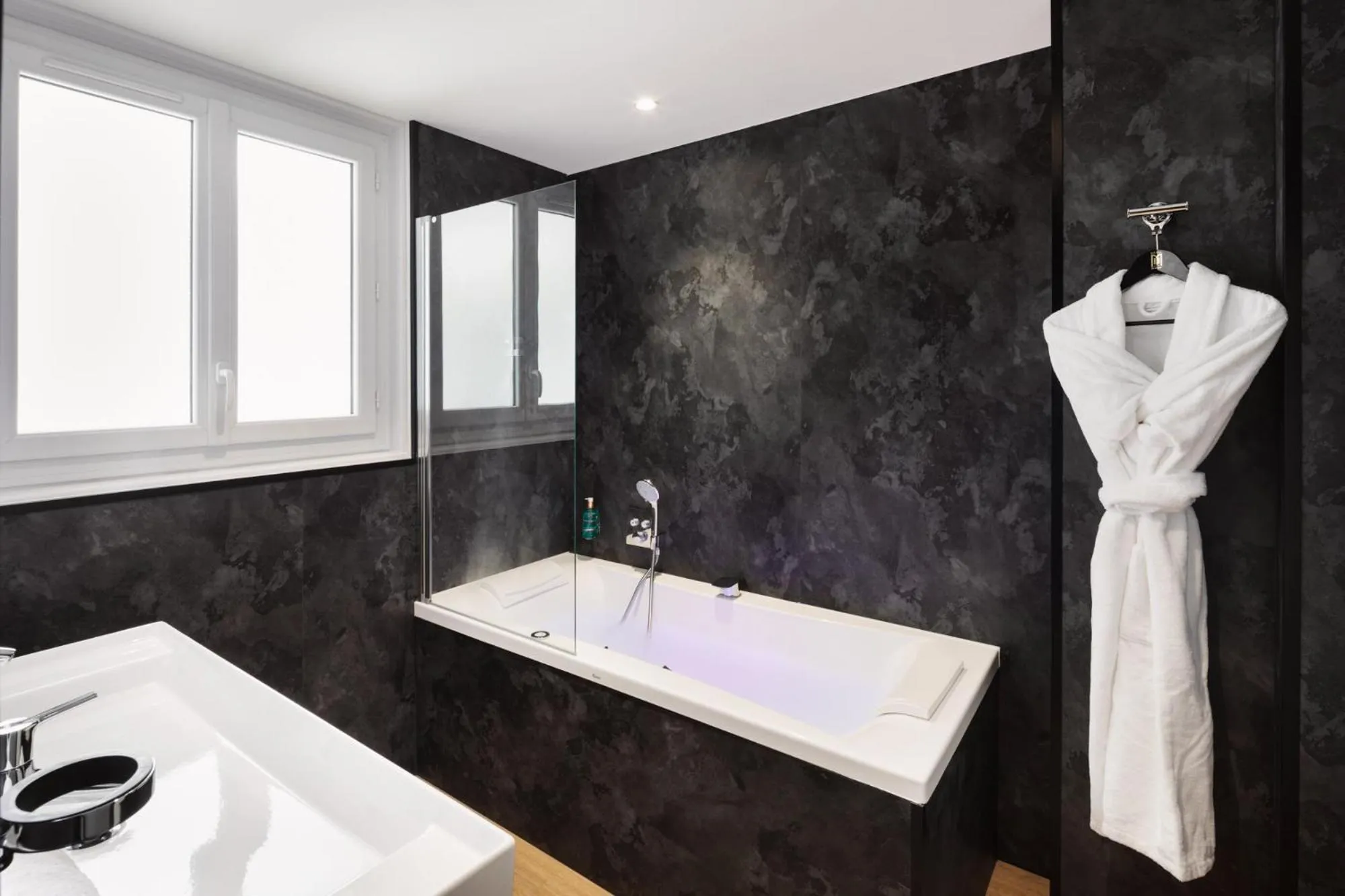 Bathroom in Hôtel & Spa Le Maury, Vannes, The Originals Boutique