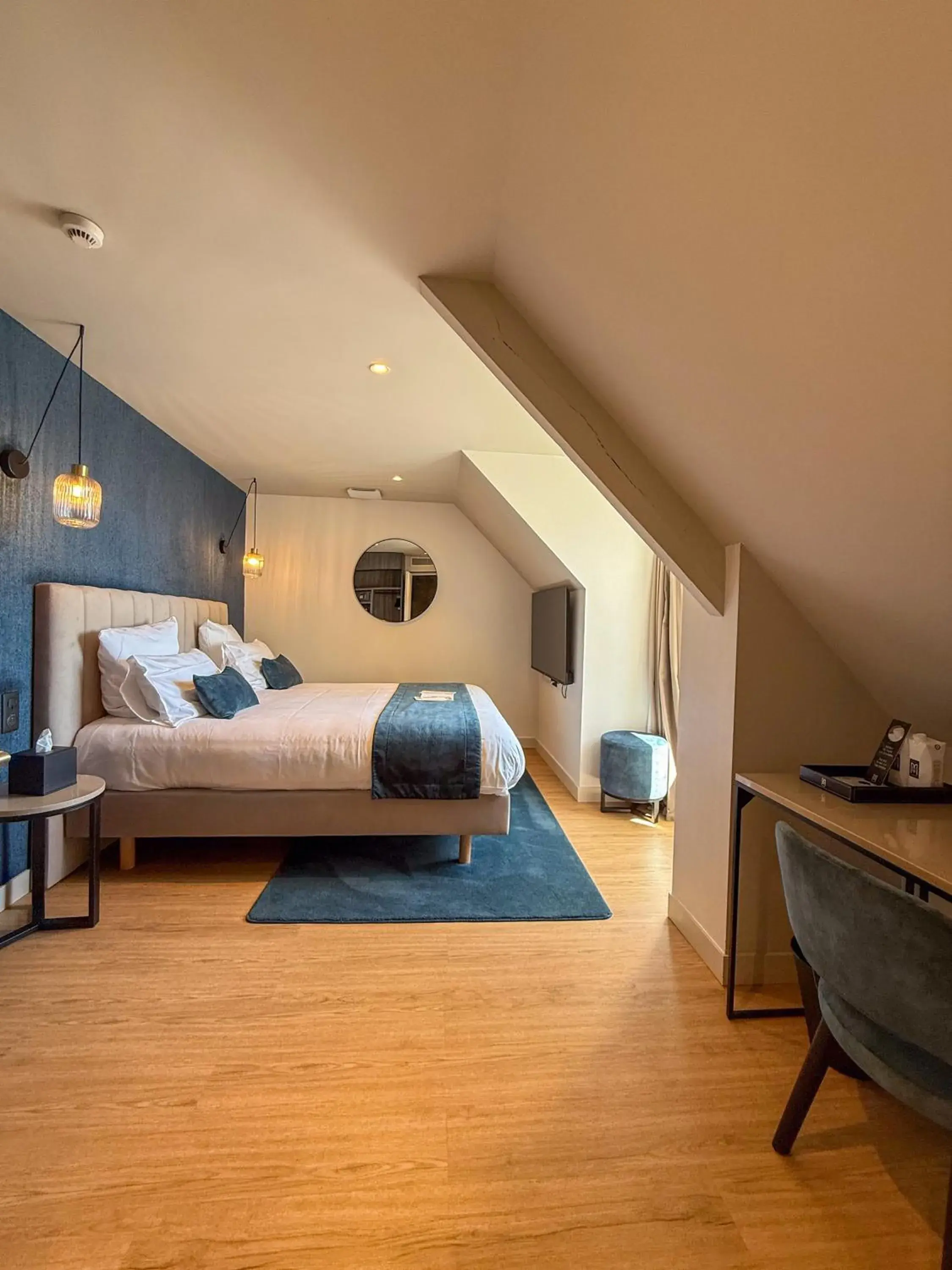 Bedroom, Bed in Hôtel & Spa Le Maury, Vannes, The Originals Boutique Bedroom, Bed in Hôtel & Spa Le Maury, Vannes, The Originals Boutique