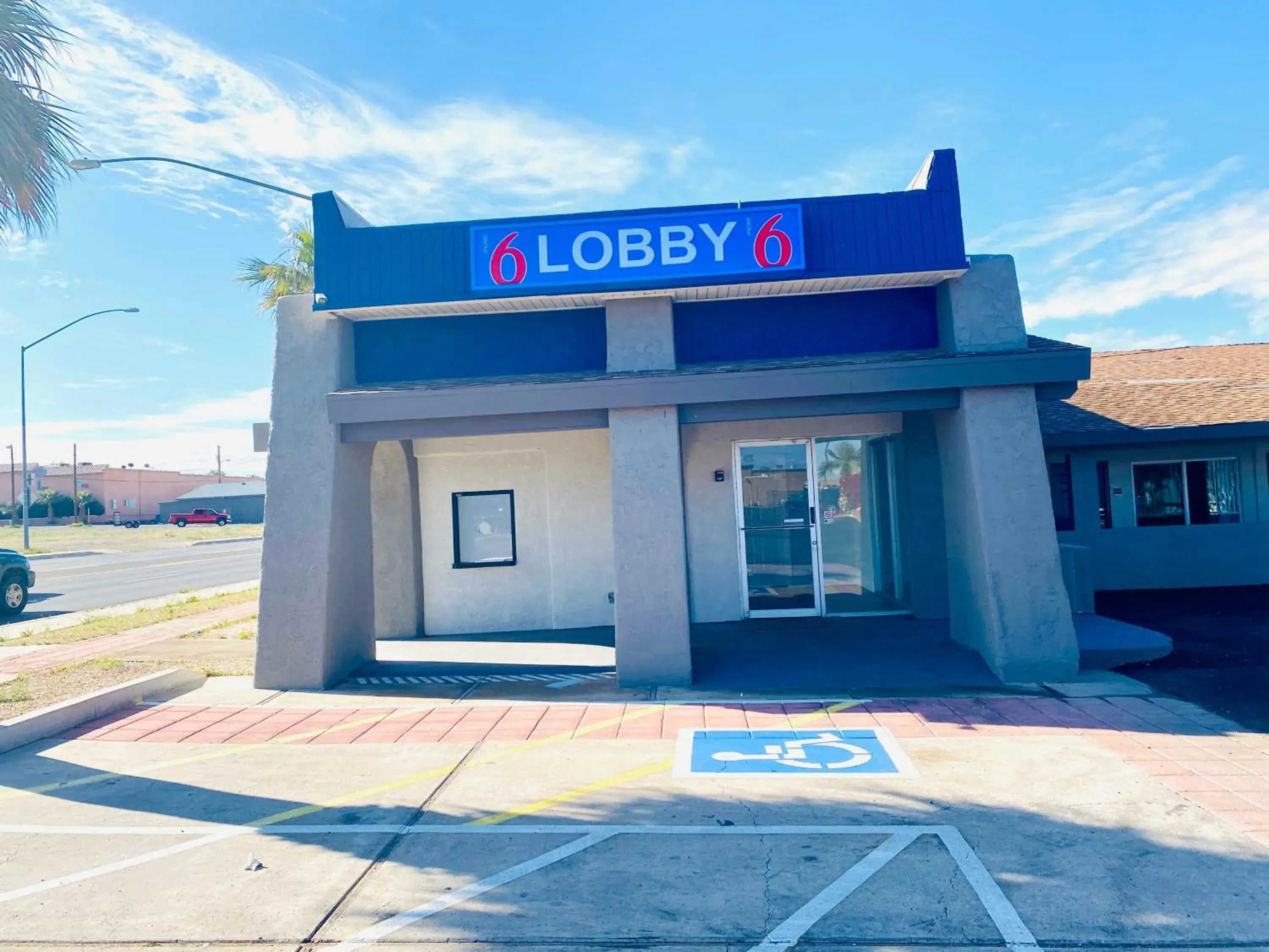 Property building in Motel 6 Bullhead City, Az - Laughlin Property building in Motel 6 Bullhead City, Az - Laughlin