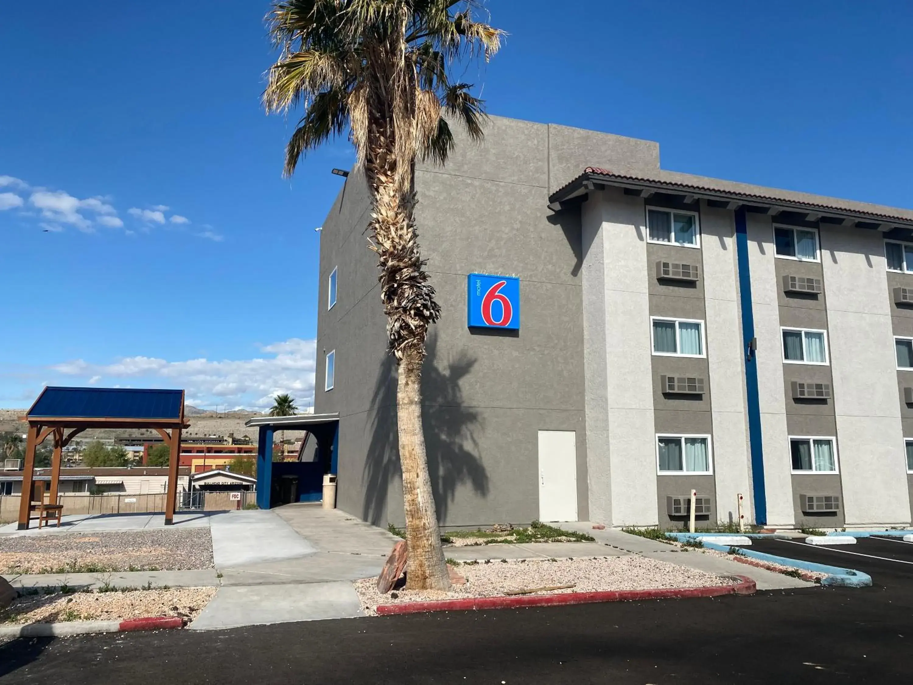 Property building in Motel 6 Bullhead City, Az - Laughlin Property building in Motel 6 Bullhead City, Az - Laughlin