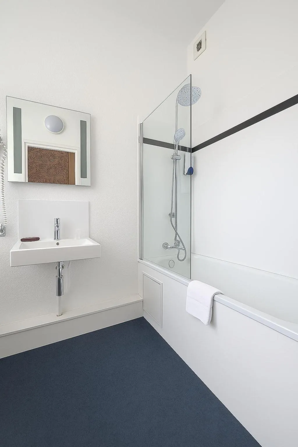 Shower in Hôtel Albert Elisabeth Gare SNCF