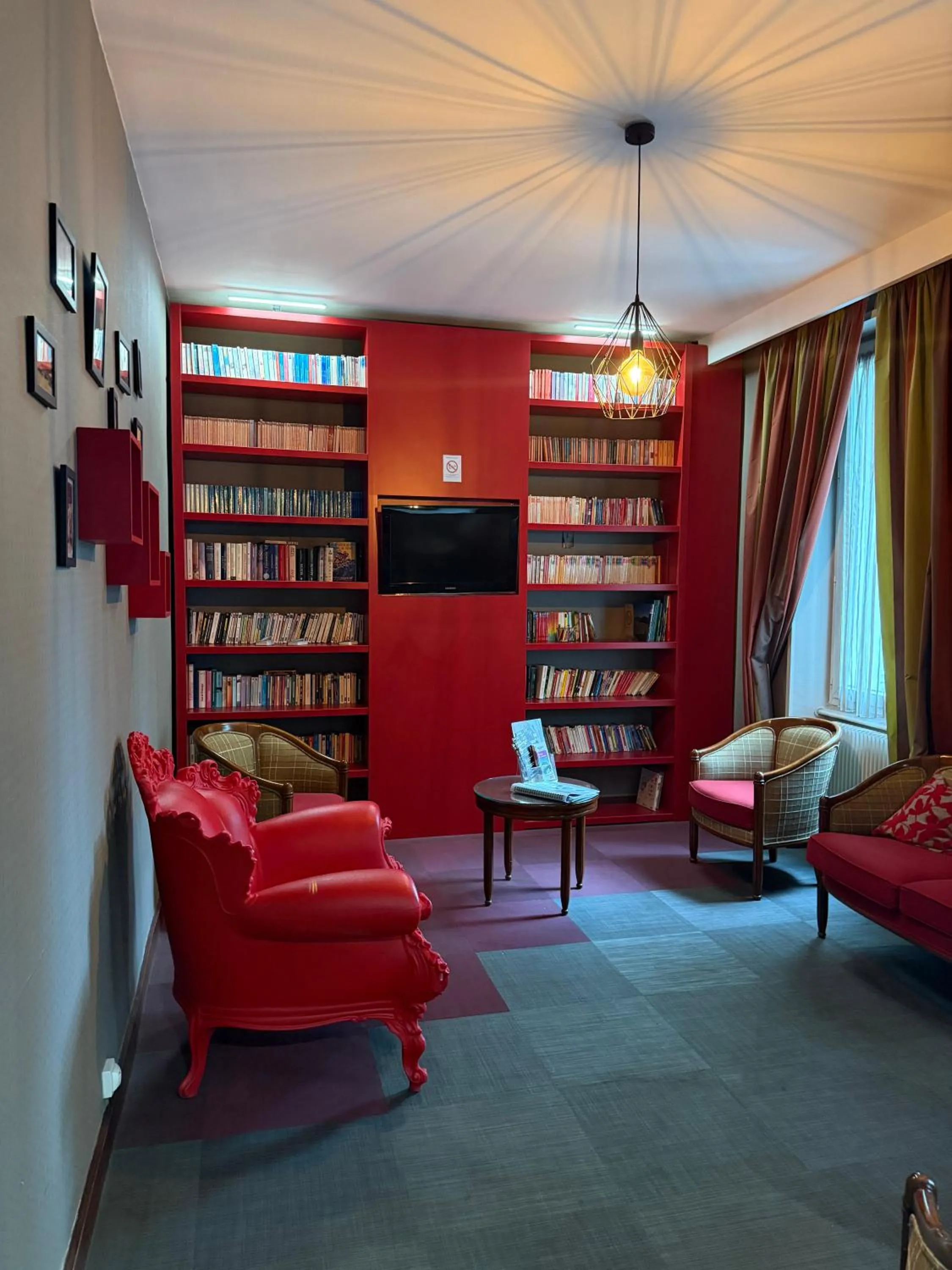 Library in Hôtel Albert Elisabeth Gare SNCF
