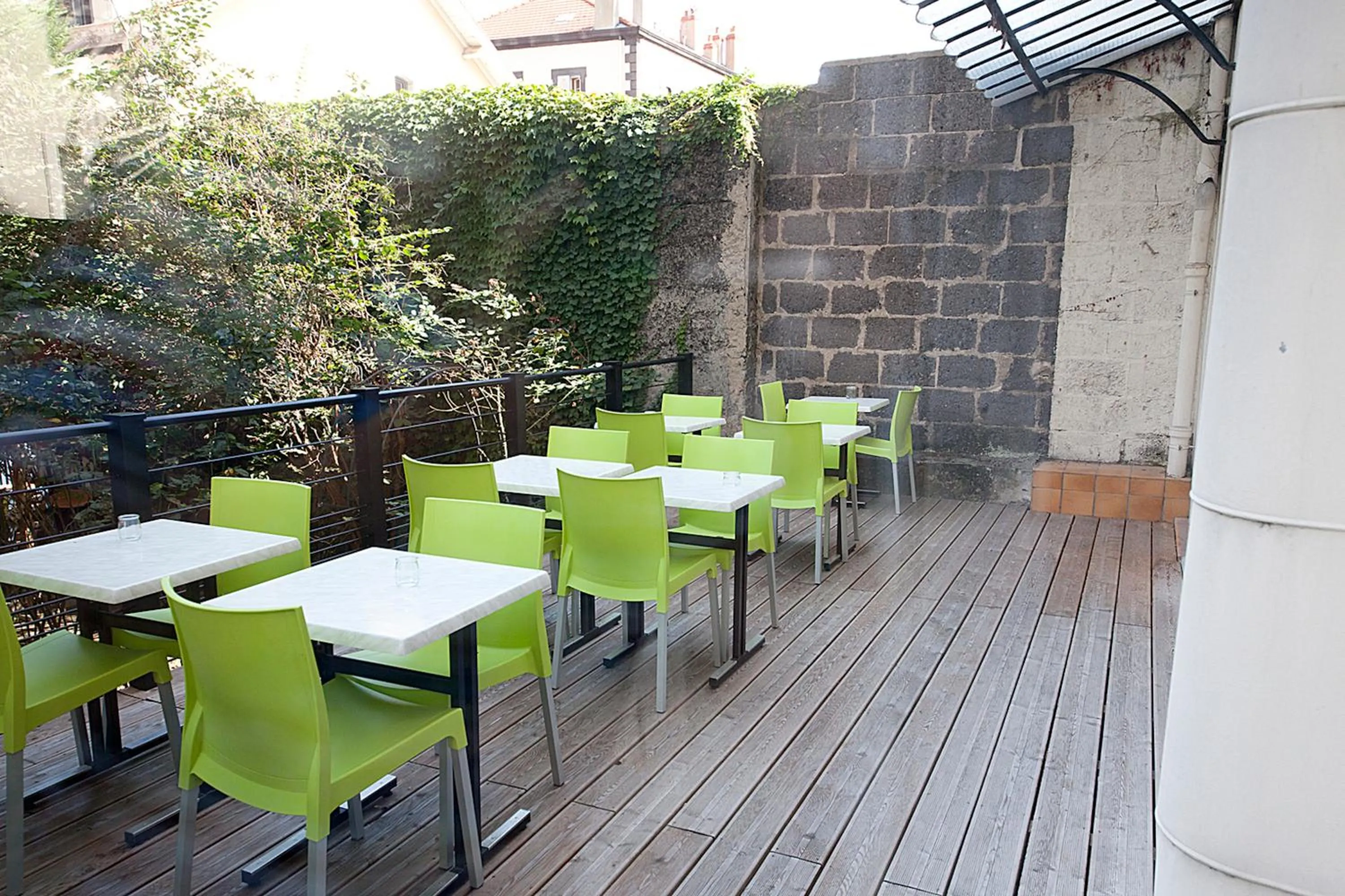 Patio in Hôtel Albert Elisabeth Gare SNCF