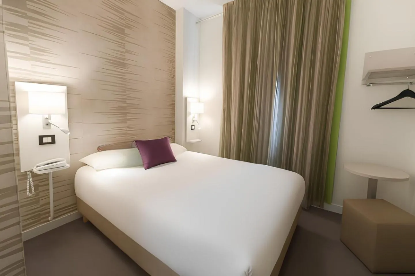 Bedroom, Bed in Hôtel Albert Elisabeth Gare SNCF