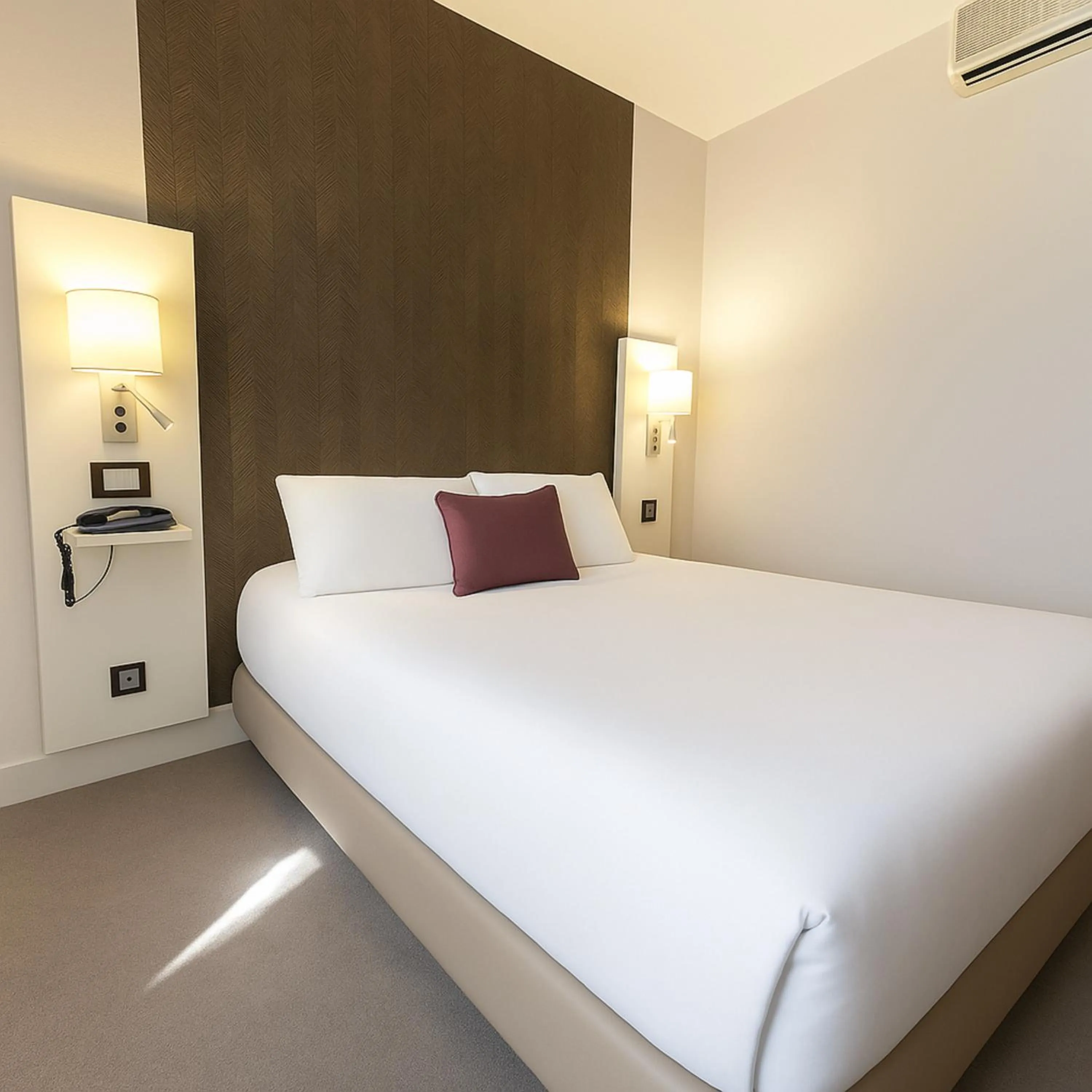 Bedroom, Bed in Hôtel Albert Elisabeth Gare SNCF