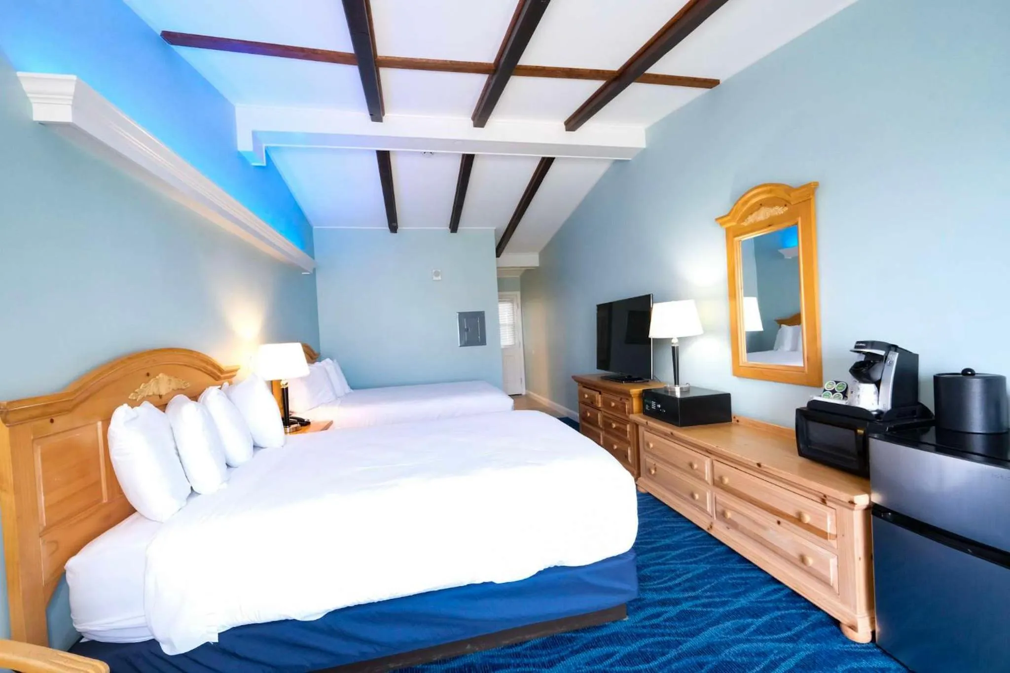 Bed in Norseman Resort on the Beach