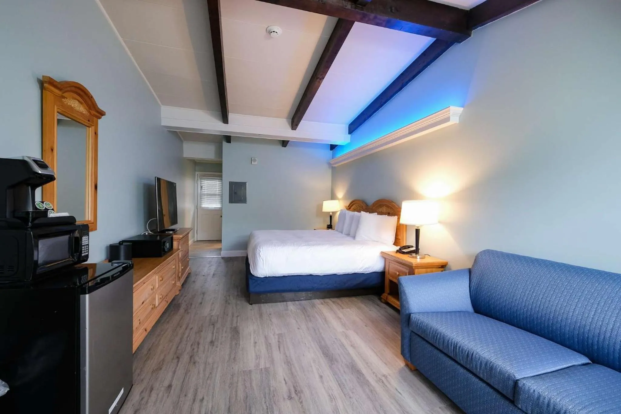 Bed in Norseman Resort on the Beach