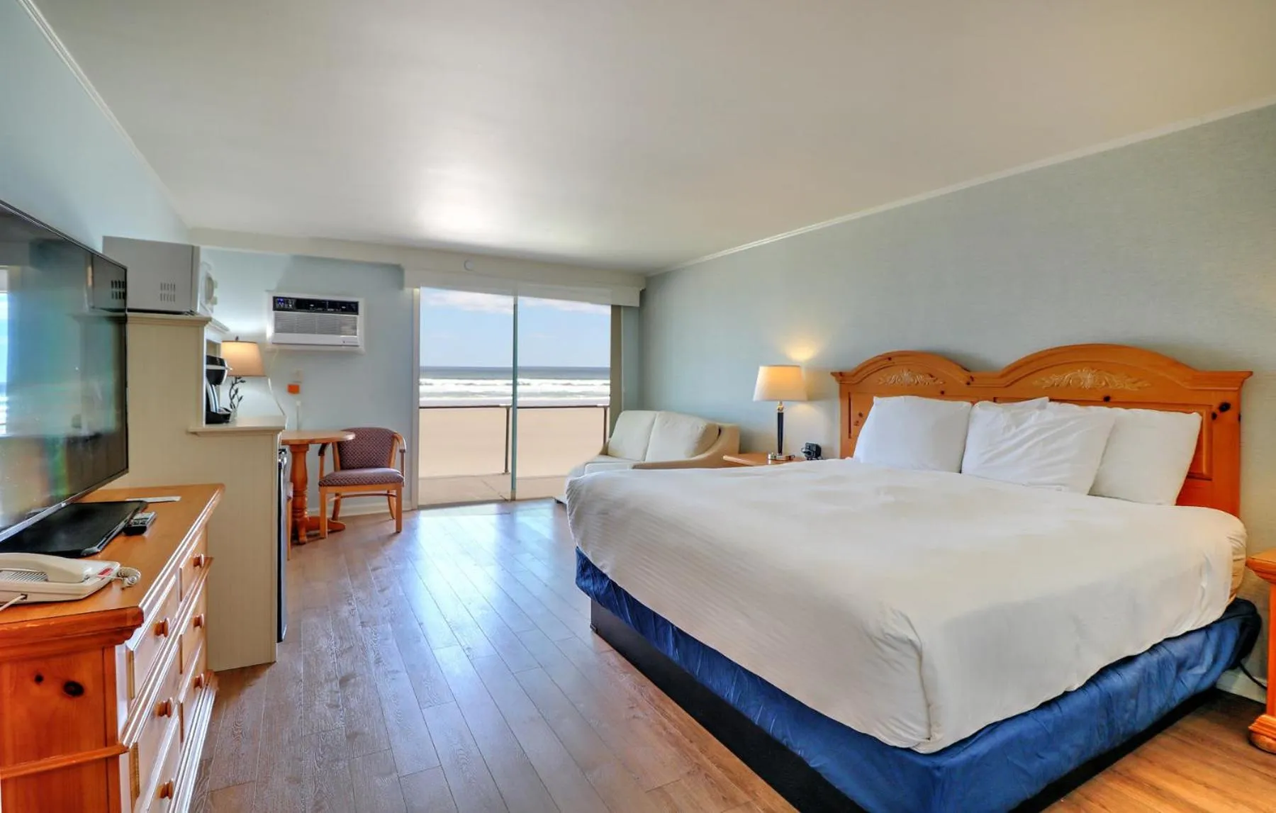 Bedroom, Bed in Norseman Resort on the Beach