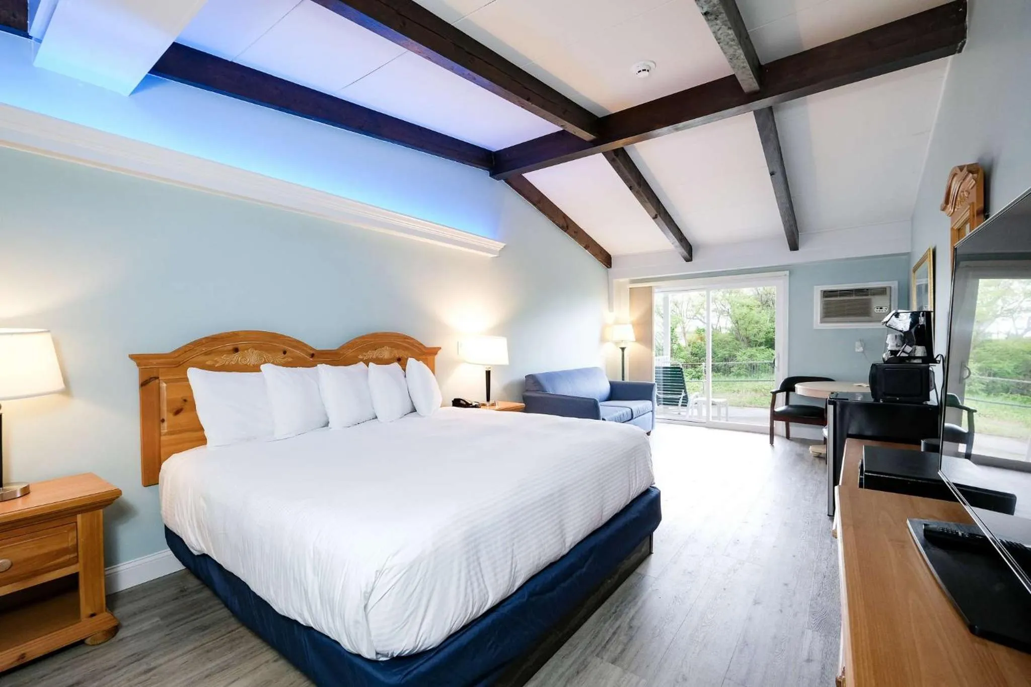 Bed in Norseman Resort on the Beach