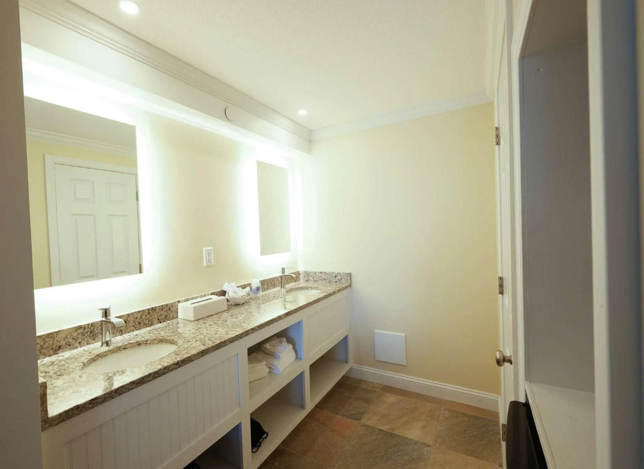 Bathroom in Norseman Resort on the Beach