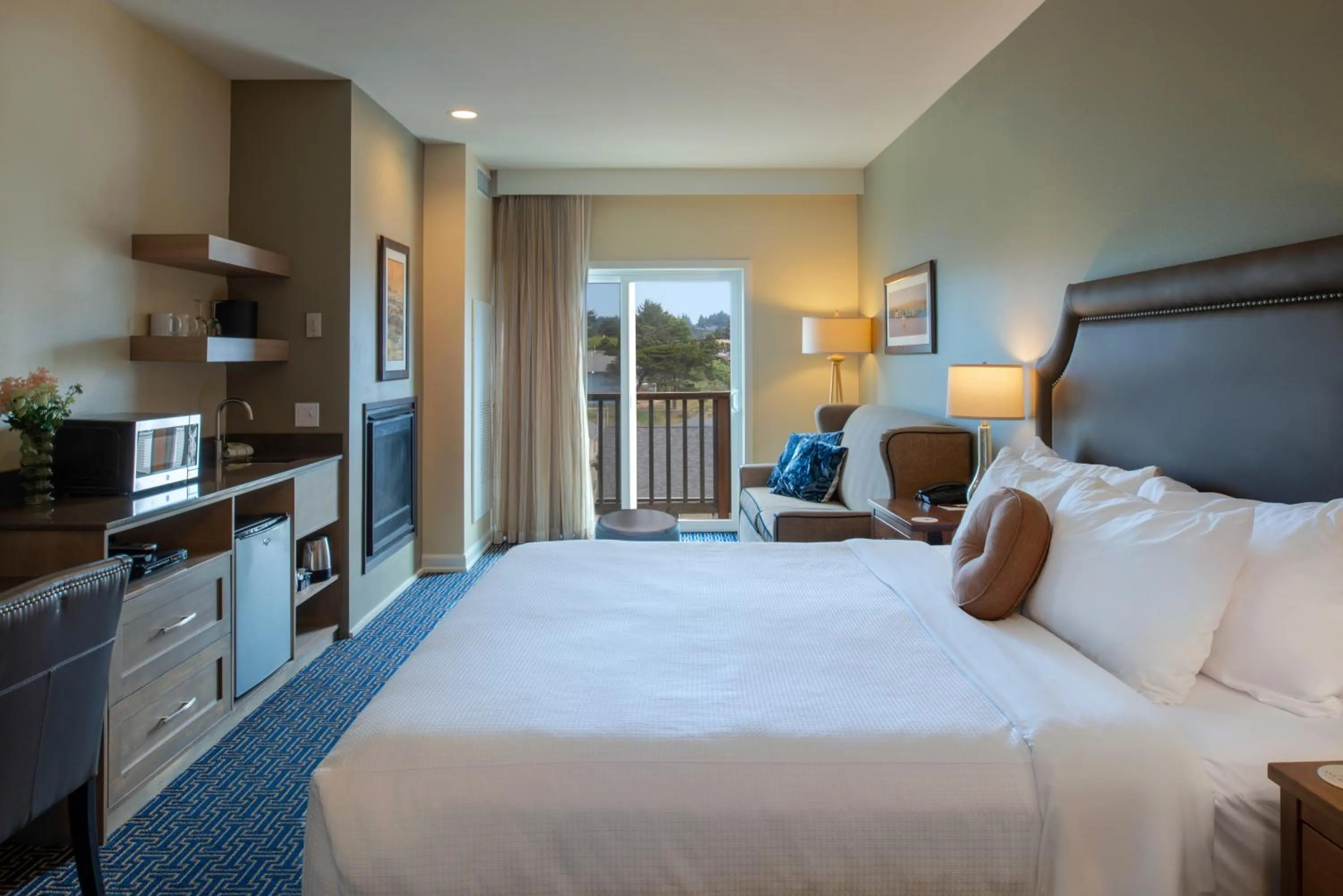 Bed in Inn at Nye Beach