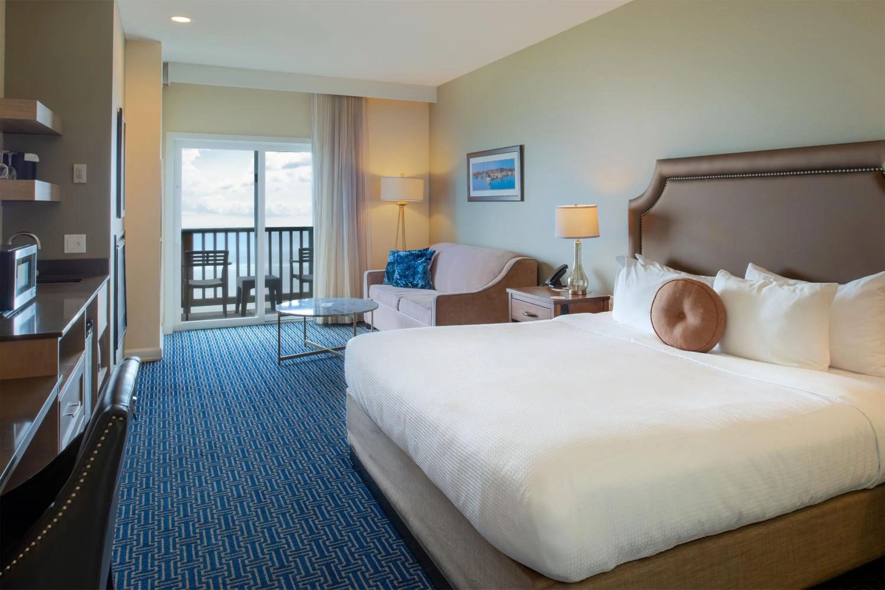 Bed in Inn at Nye Beach