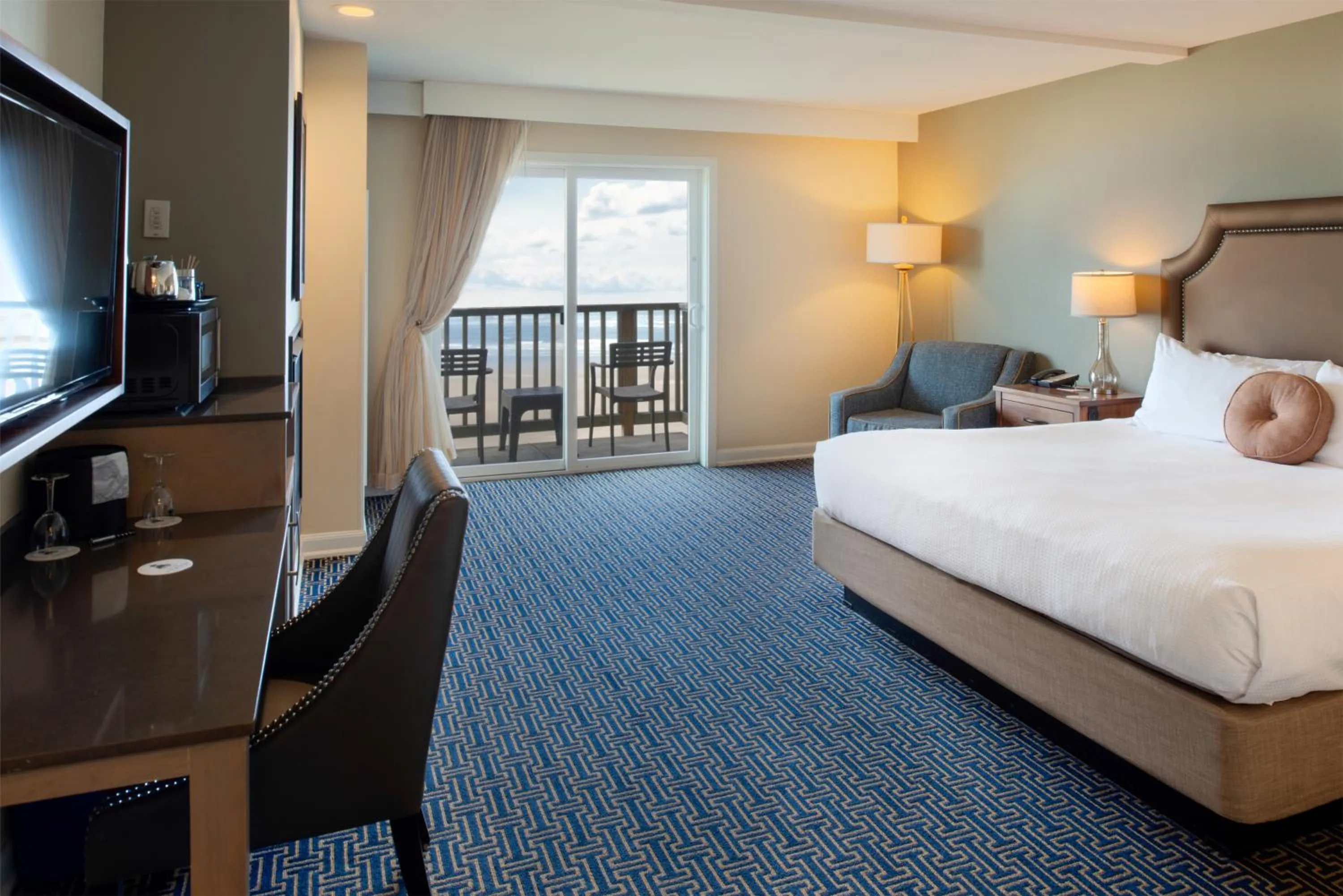 Bed in Inn at Nye Beach