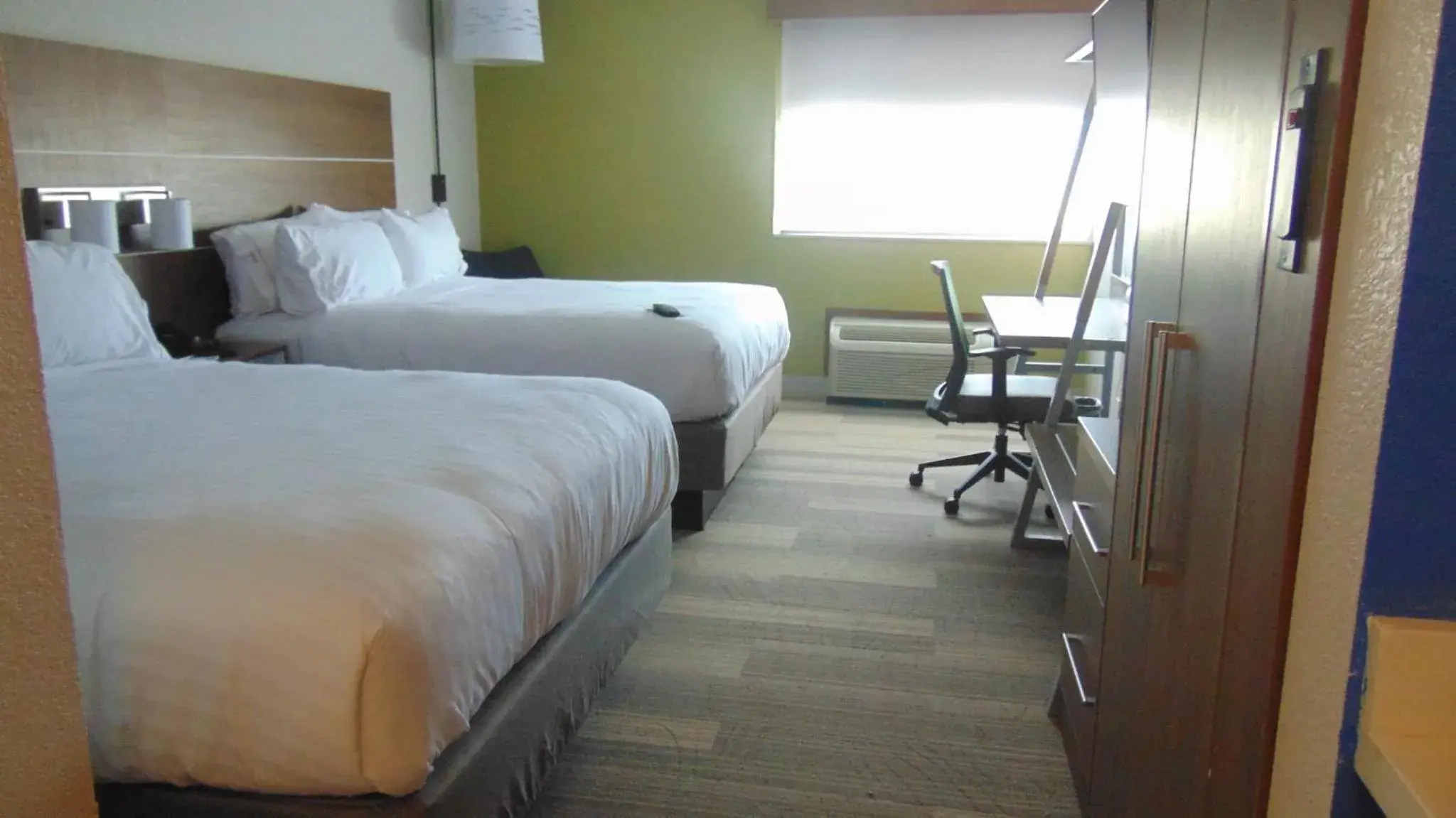 Queen Room with Two Queen Beds - Mobility Access Tub/Non-Smoking in Holiday Inn Express & Suites Wapakoneta by IHG Queen Room with Two Queen Beds - Mobility Access Tub/Non-Smoking in Holiday Inn Express & Suites Wapakoneta by IHG