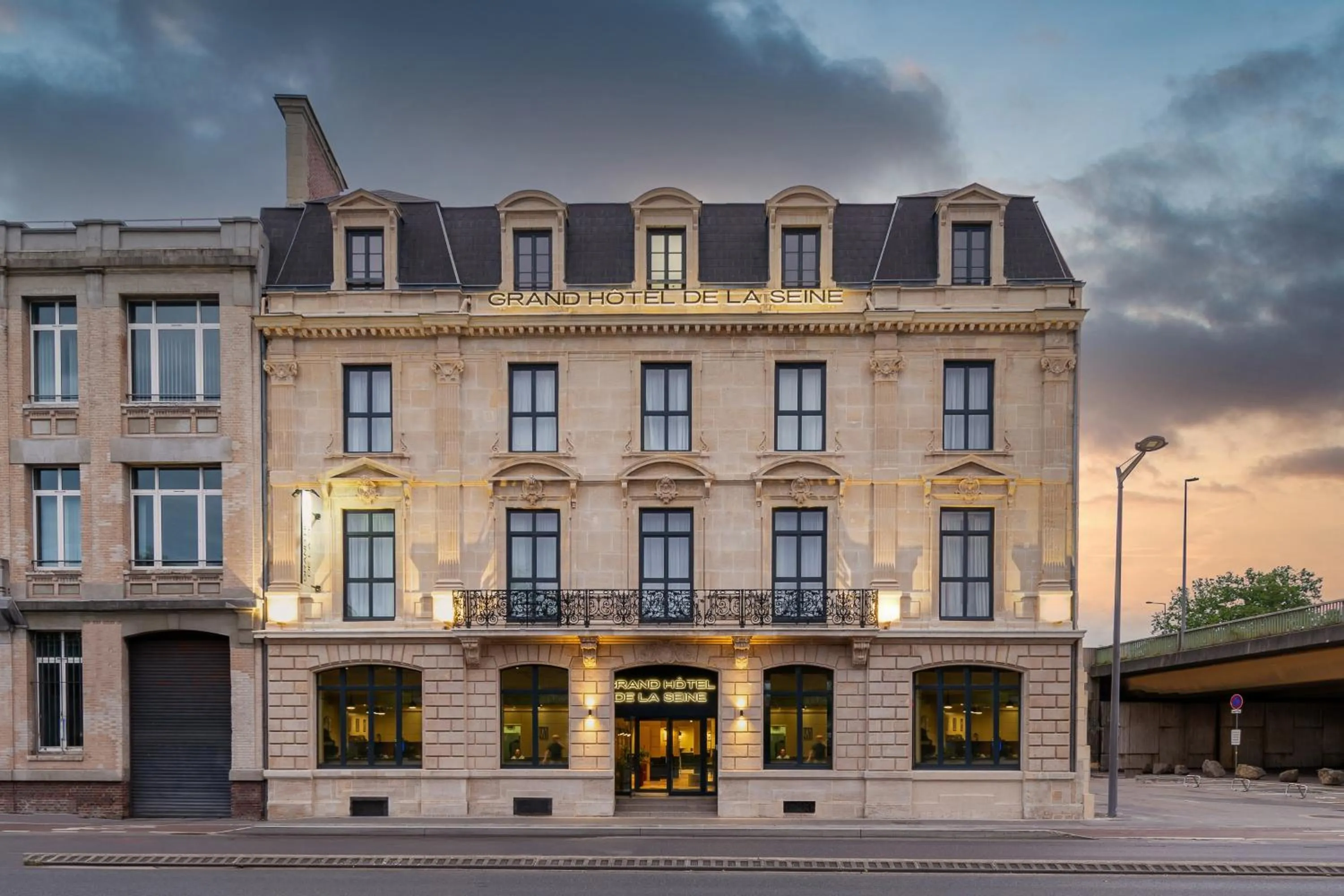 Facade/entrance in Grand Hôtel De La Seine