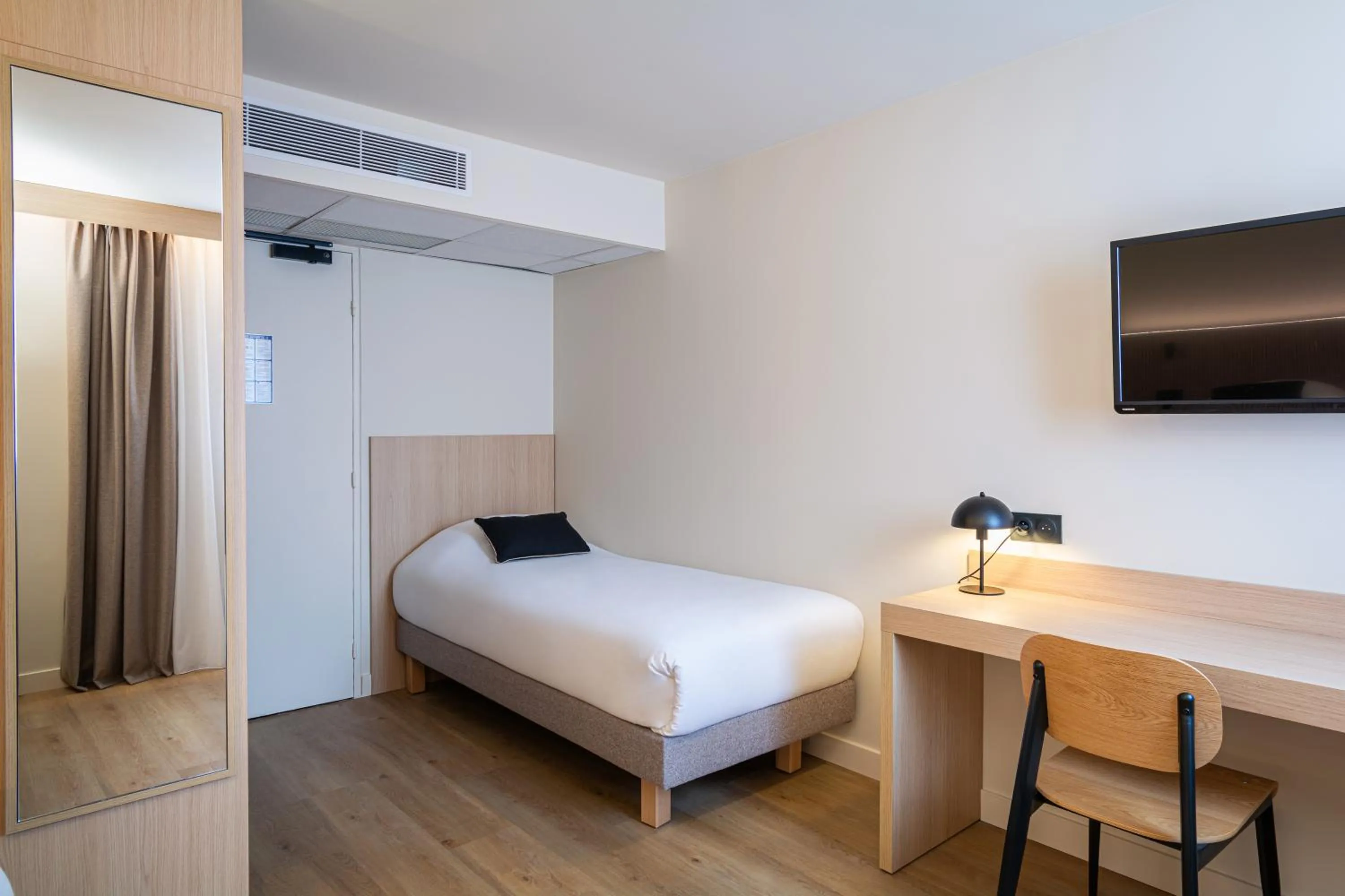 Bedroom, Bed in Grand Hôtel De La Seine