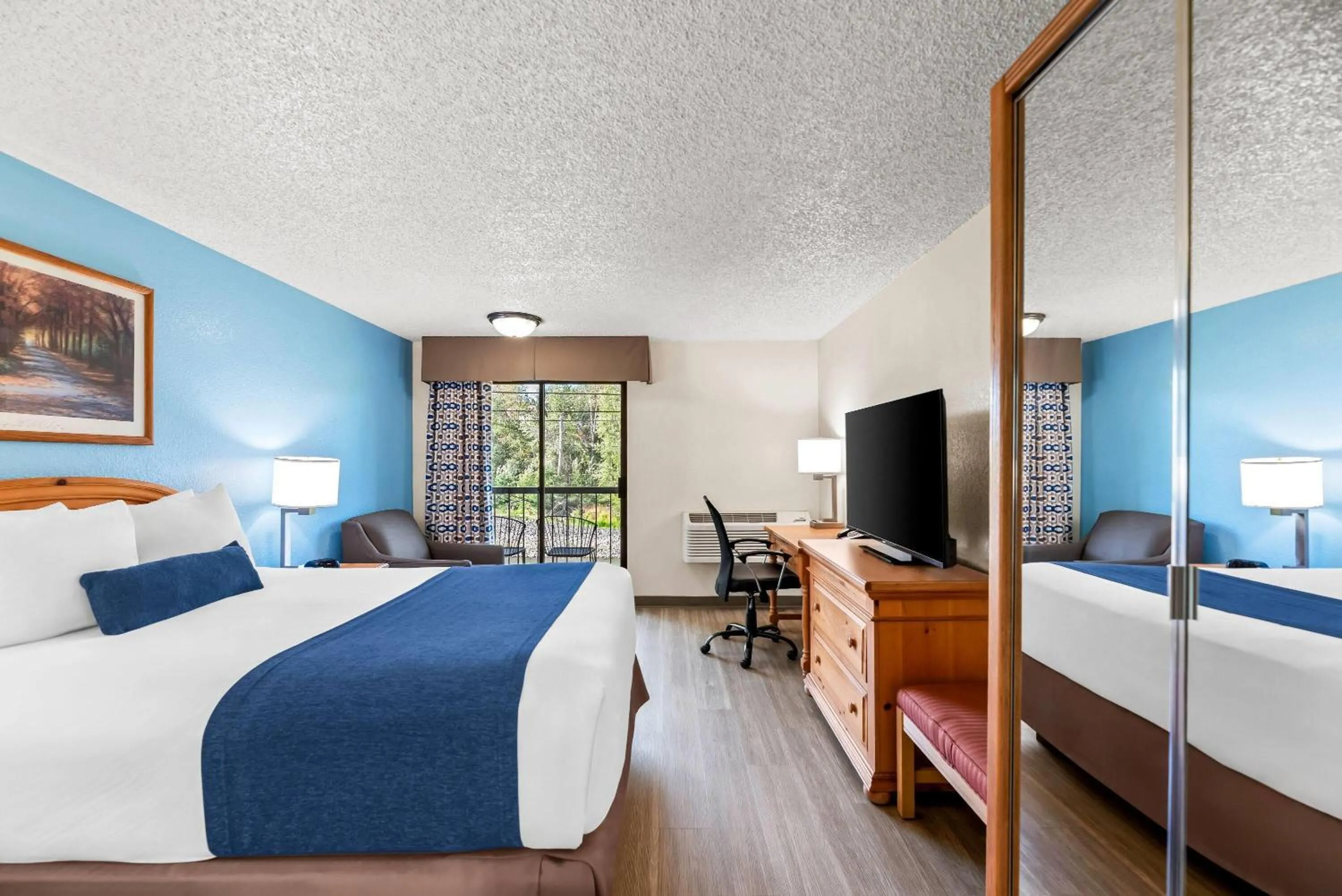 Photo of the whole room, Bed in Baymont by Wyndham Yakima Riverfront