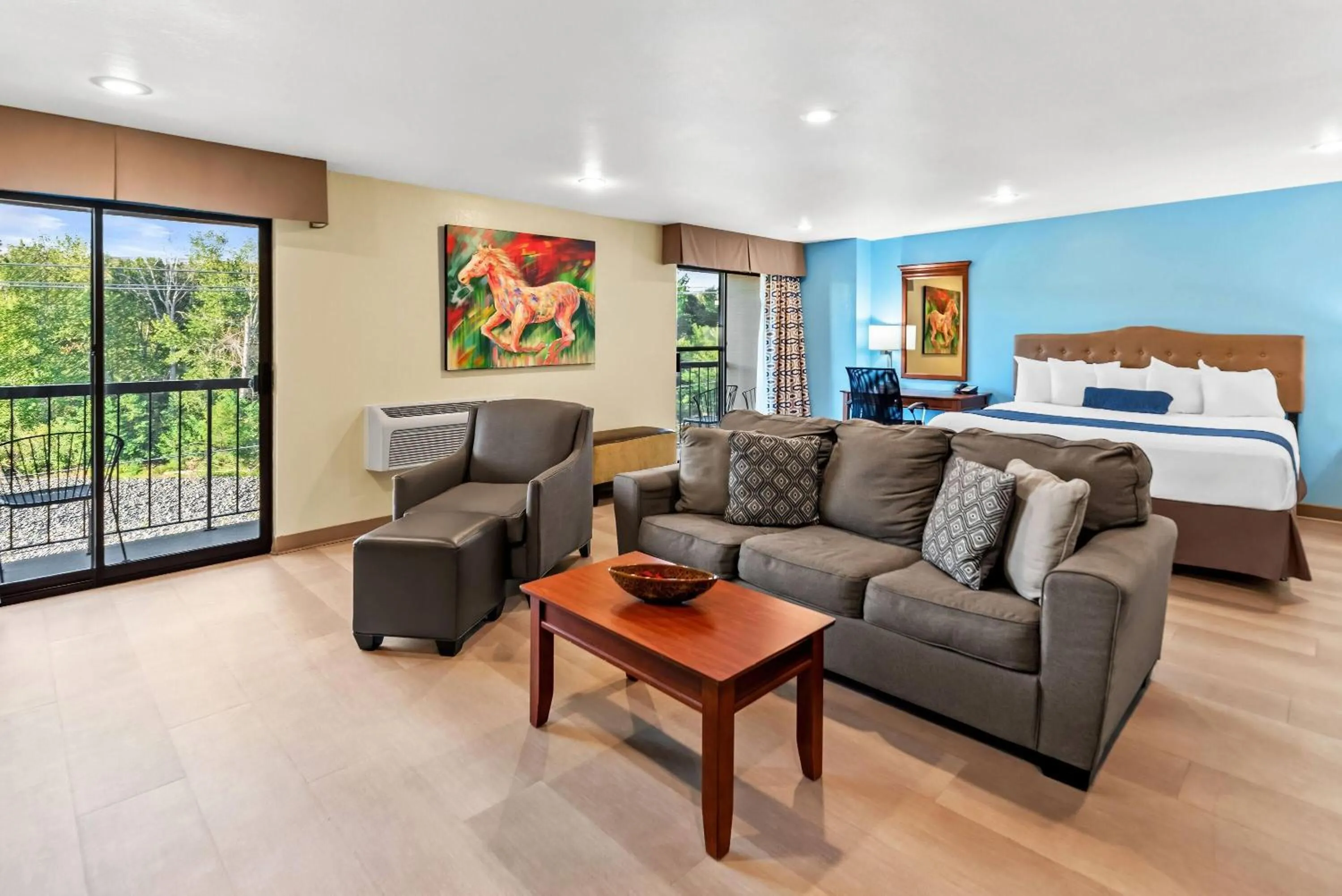 Photo of the whole room, Bed in Baymont by Wyndham Yakima Riverfront