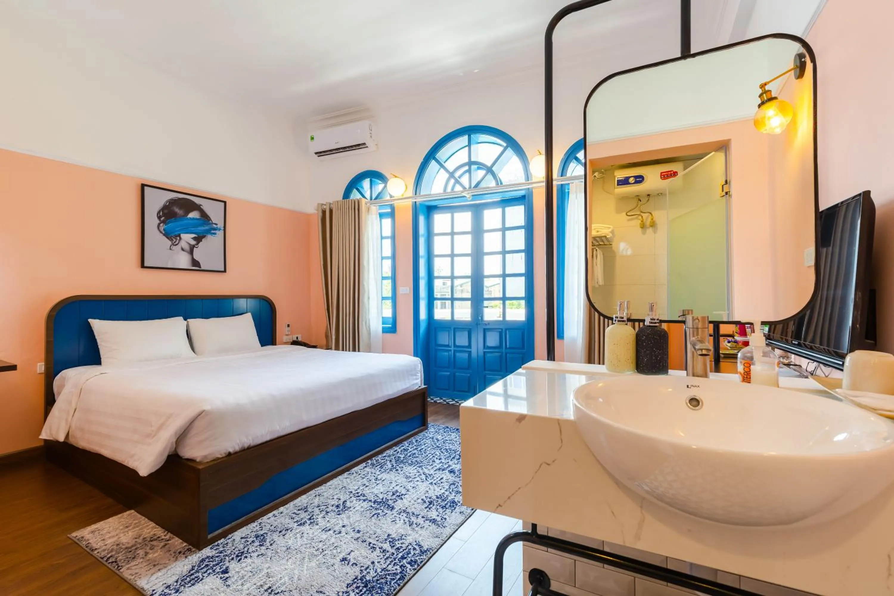 Bed in The Poppy Villa & Hotel