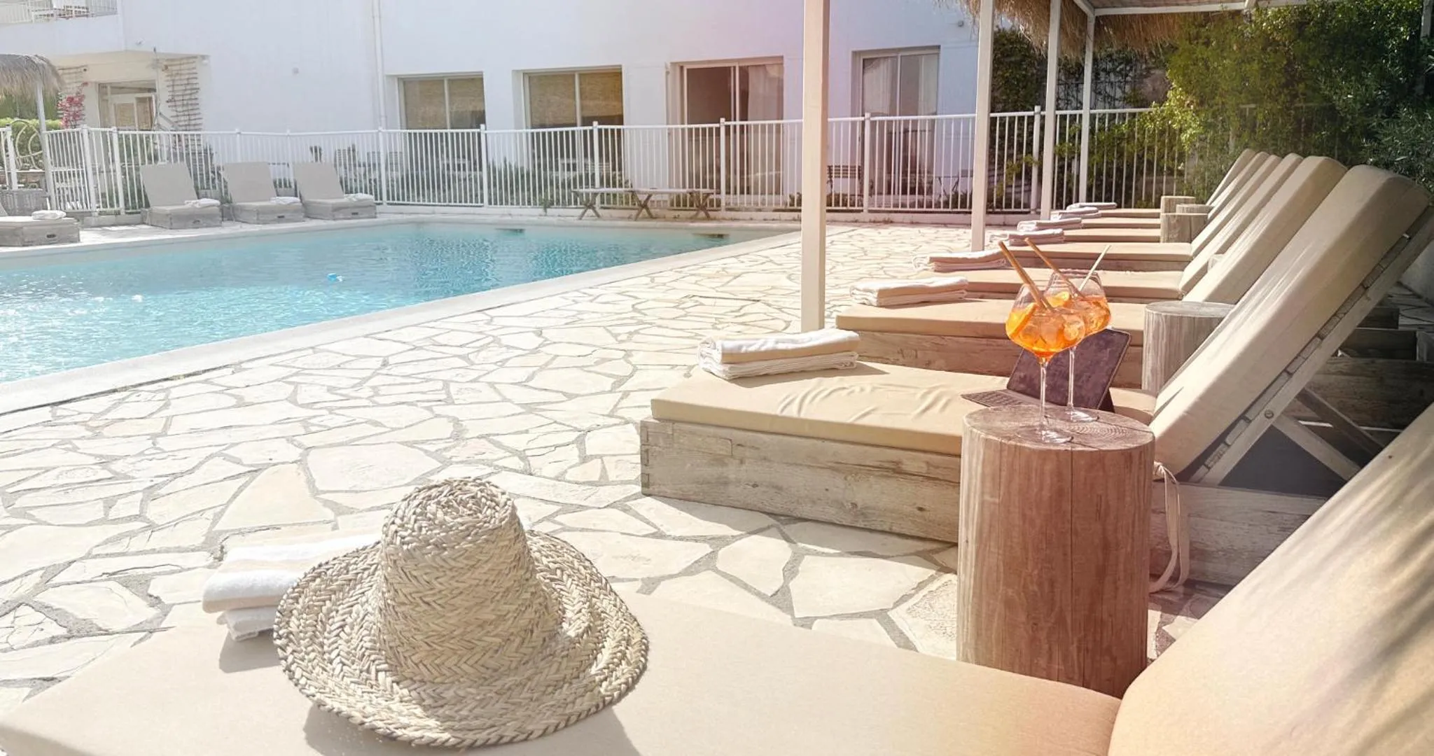 Patio in Blanc Sable Hôtel