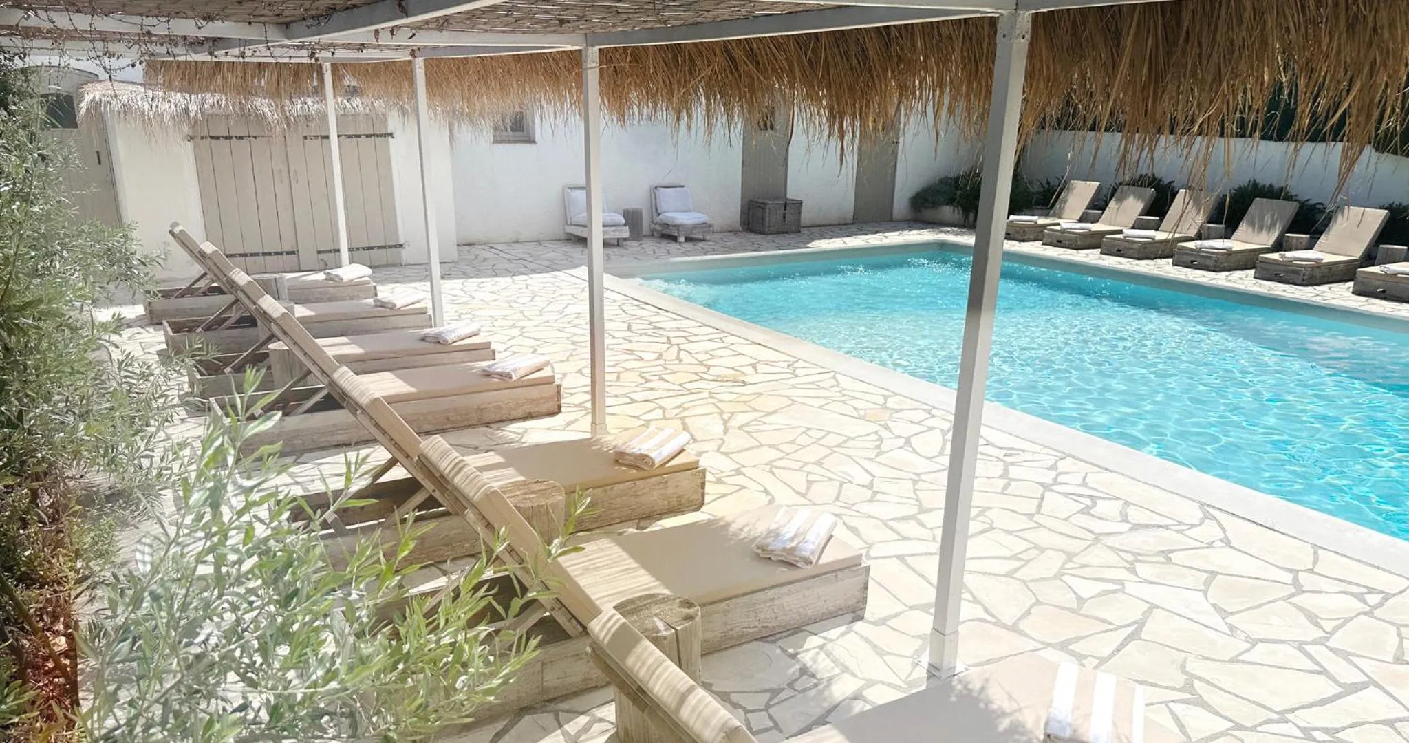 Patio in Blanc Sable Hôtel