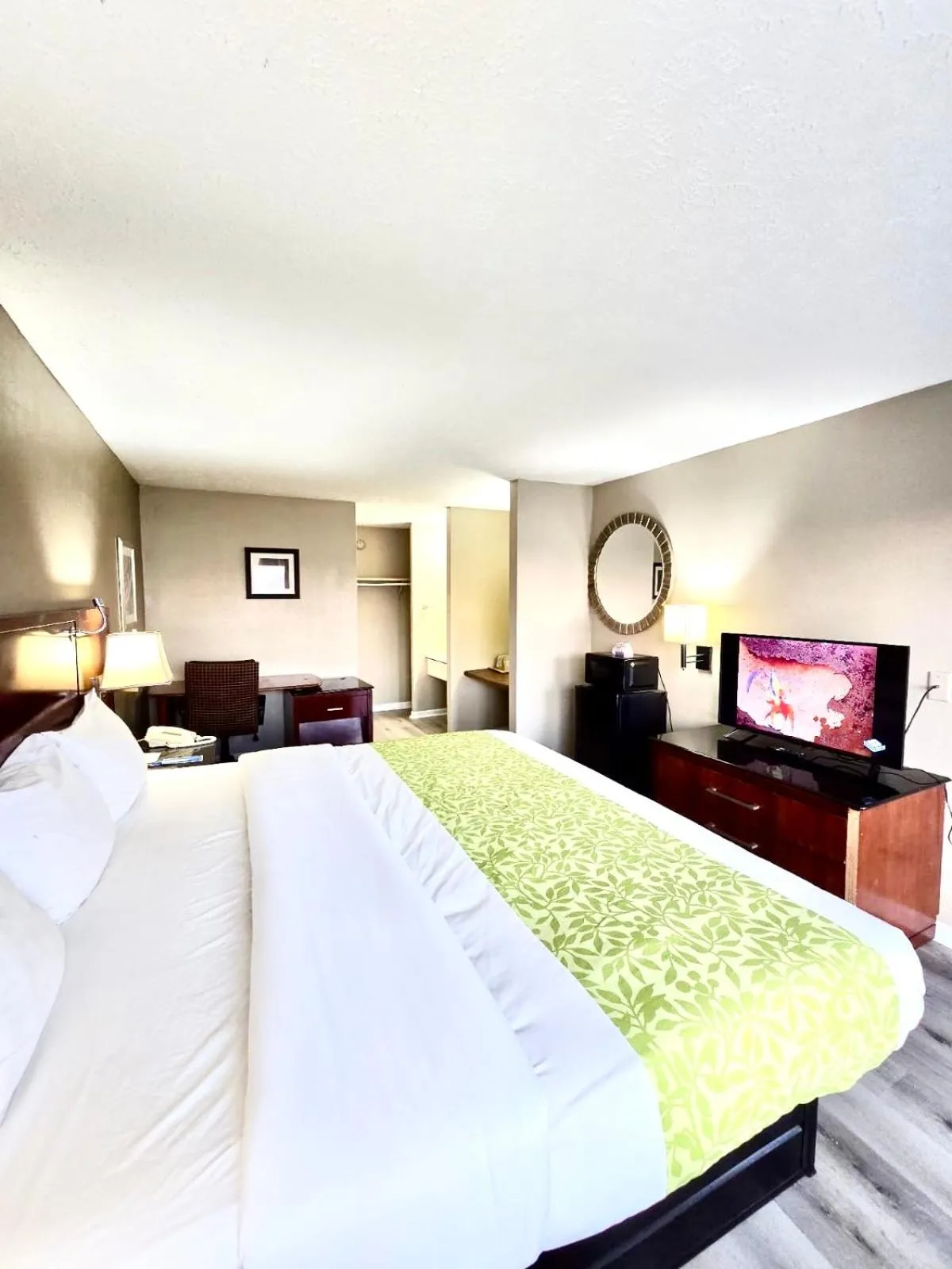 Bed in Rodeway Inn Jackson Northwest