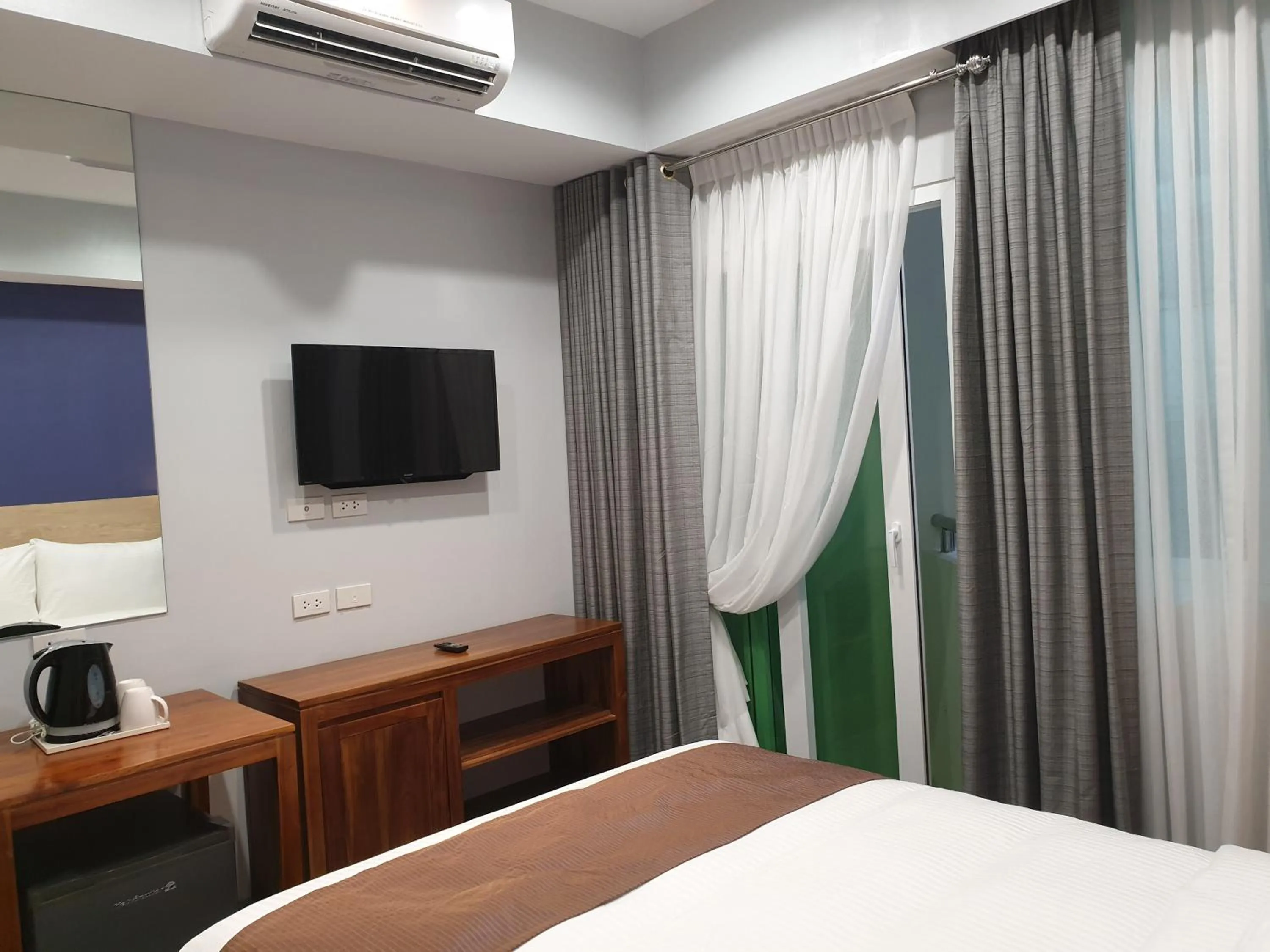 TV and multimedia in LI Mkt