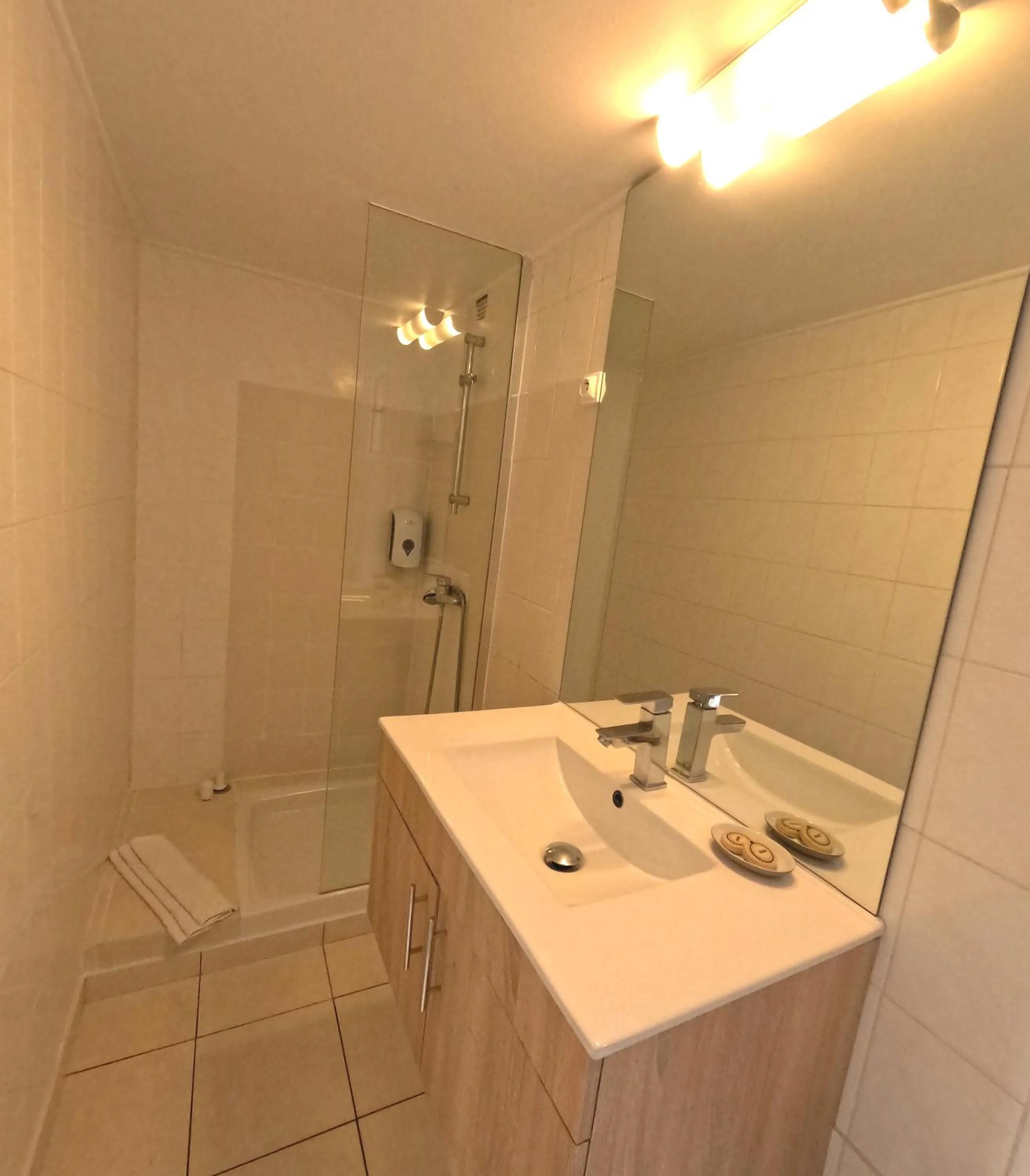 Bathroom in Azur Hotel