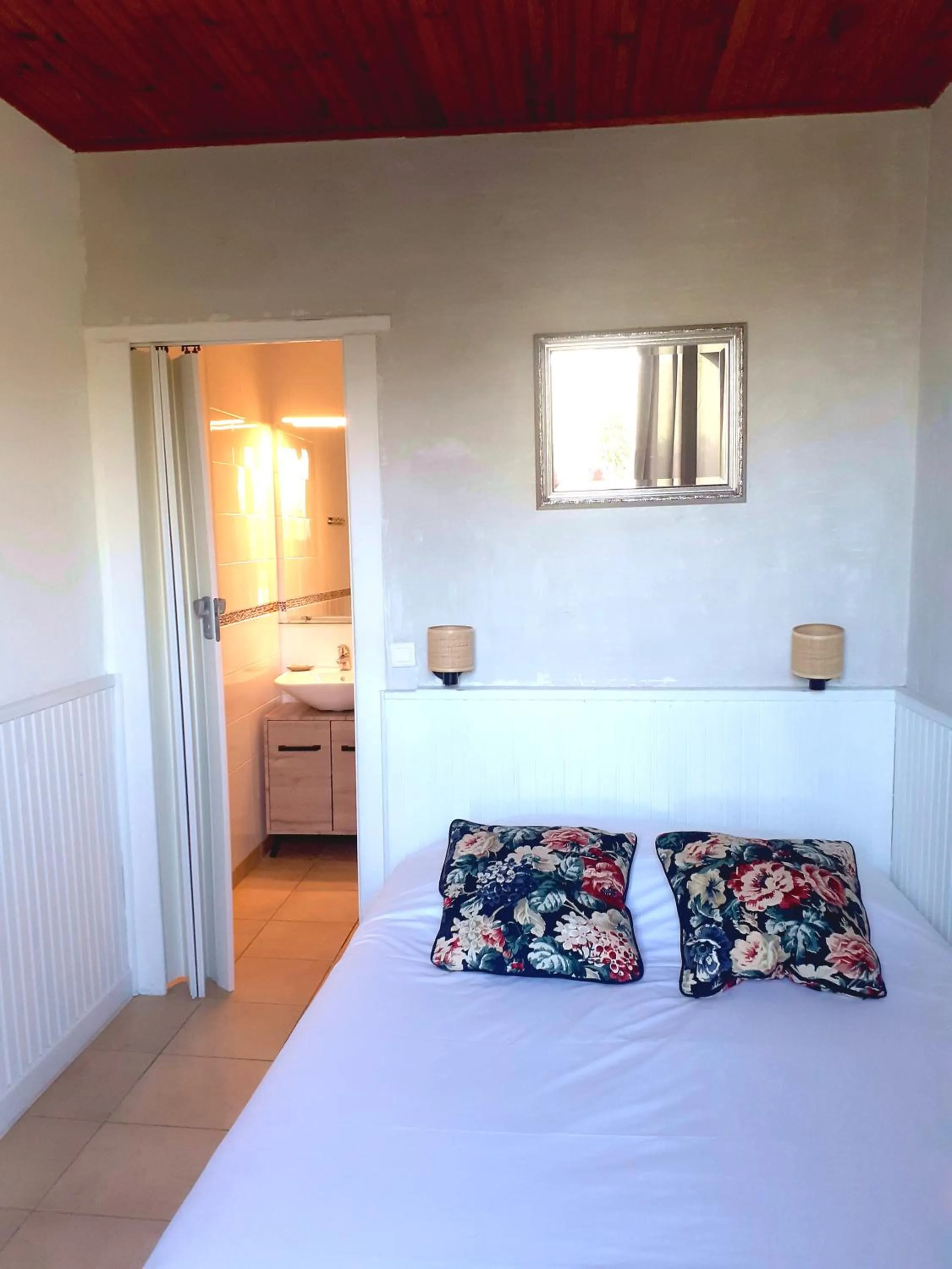 Photo of the whole room, Bed in Azur Hotel