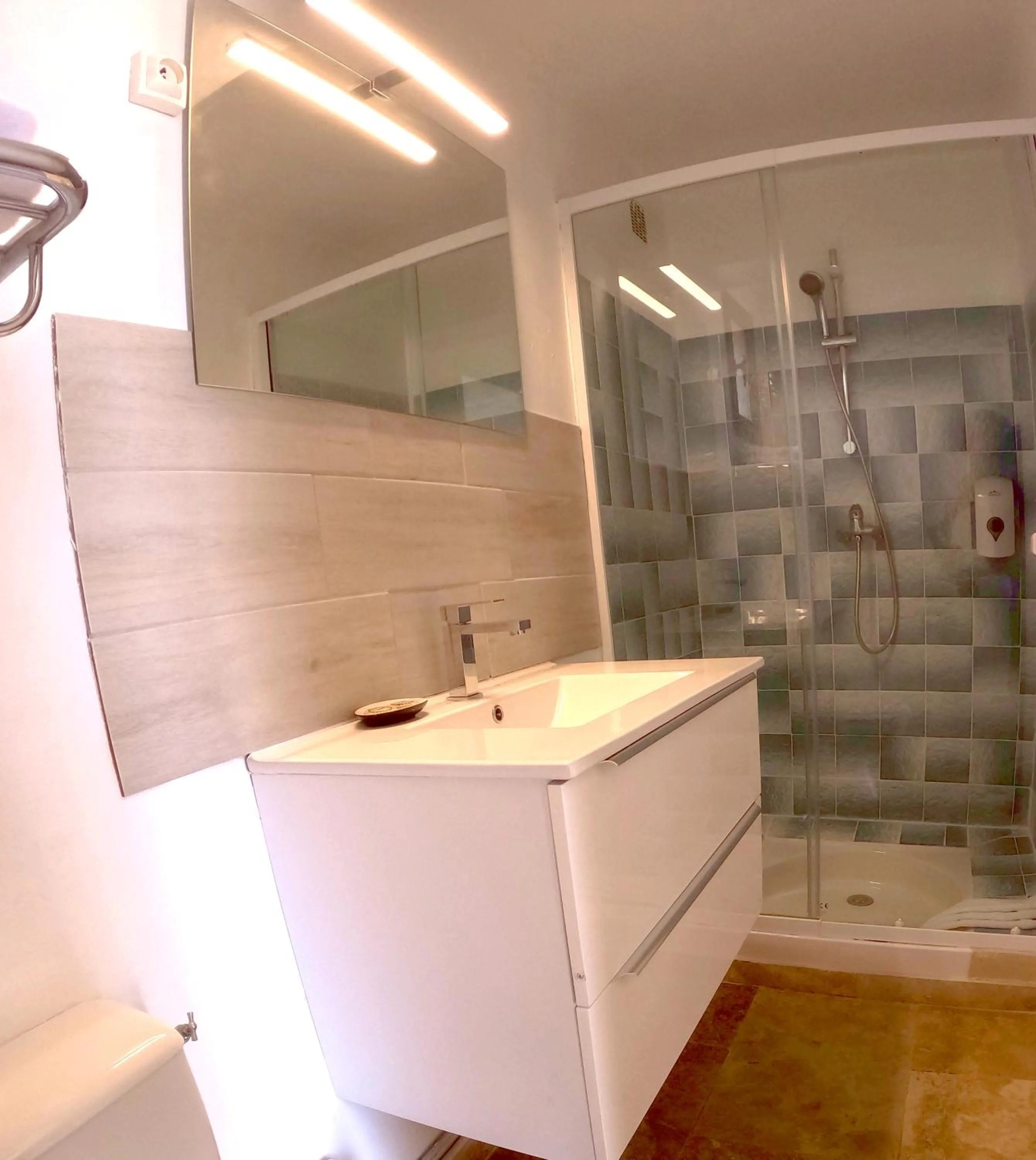 Bathroom in Azur Hotel