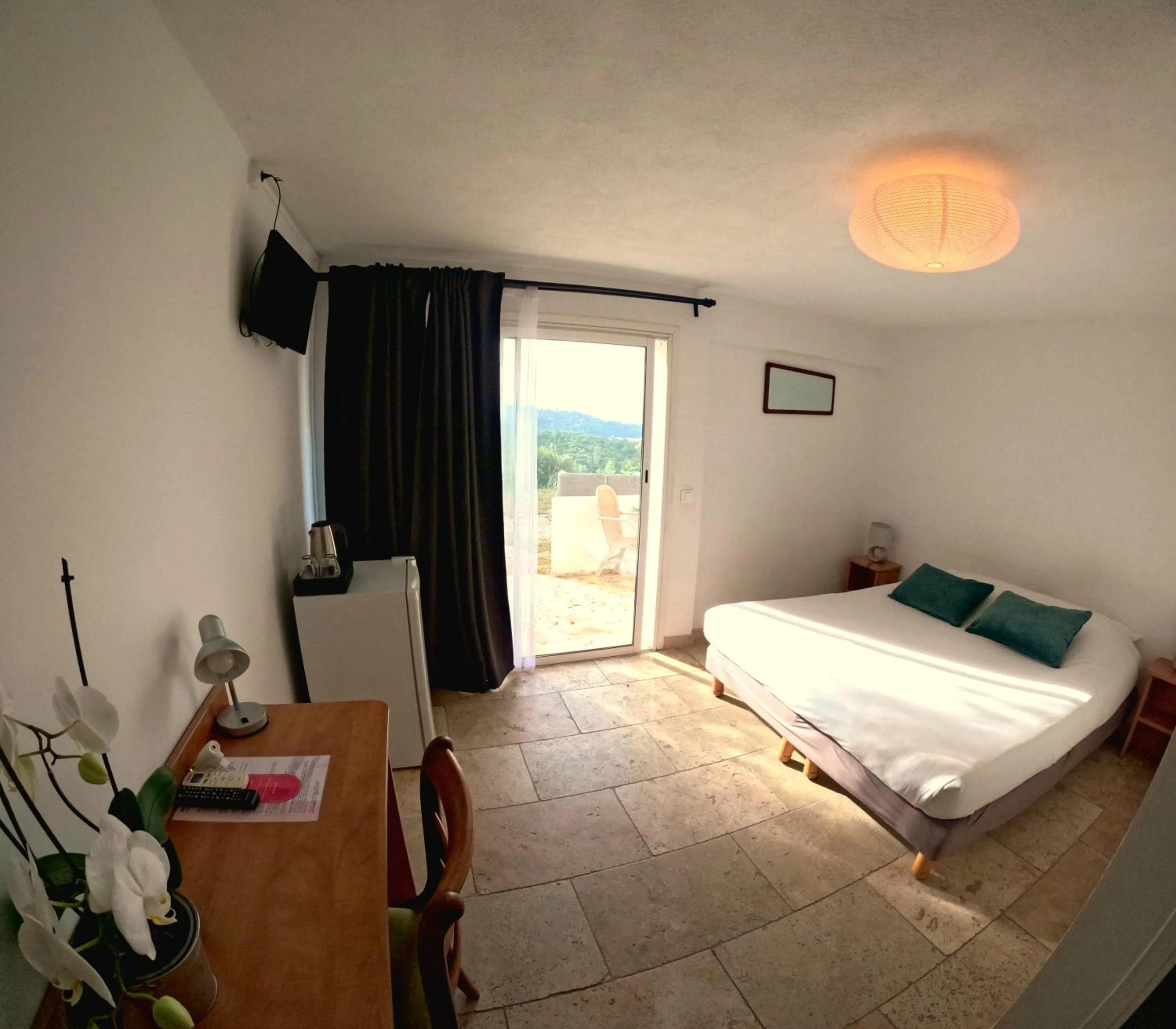 Photo of the whole room, Bed in Azur Hotel