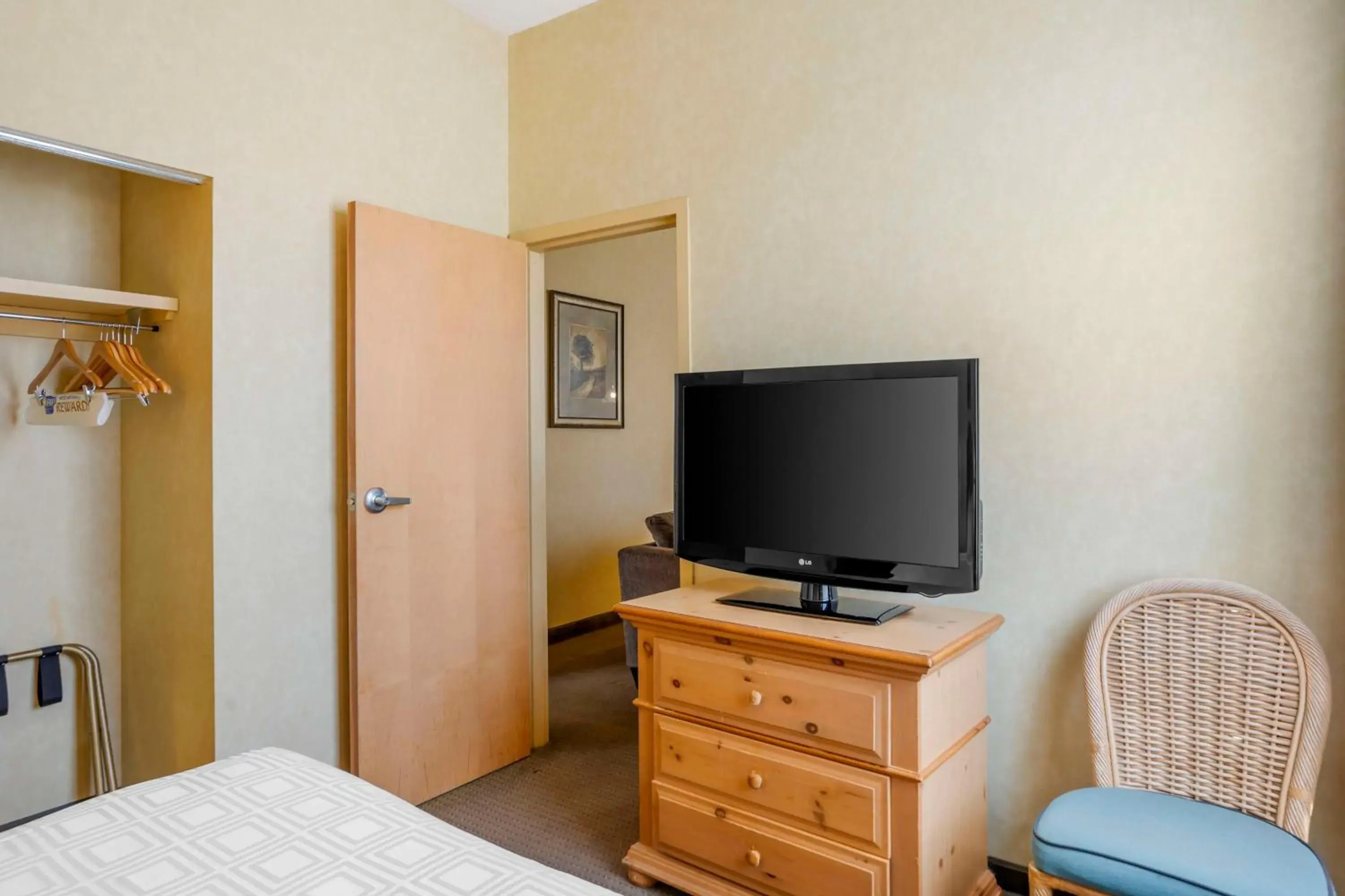 Photo of the whole room, Bed in Best Western PLUS Revere Inn & Suites Photo of the whole room, Bed in Best Western PLUS Revere Inn & Suites