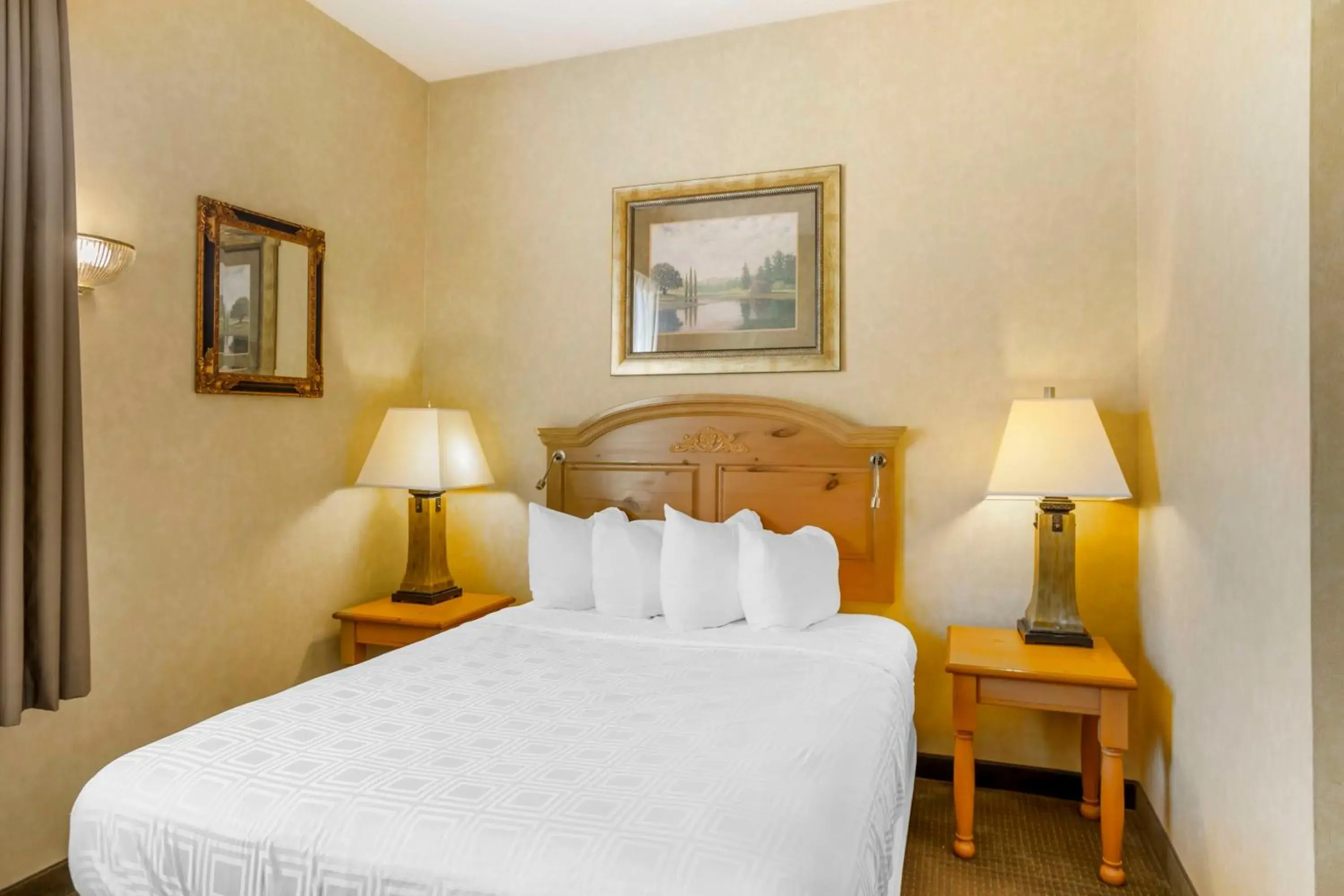 Suite with One King Bed and One Queen Bed - Non-Smoking in Best Western PLUS Revere Inn & Suites Suite with One King Bed and One Queen Bed - Non-Smoking in Best Western PLUS Revere Inn & Suites